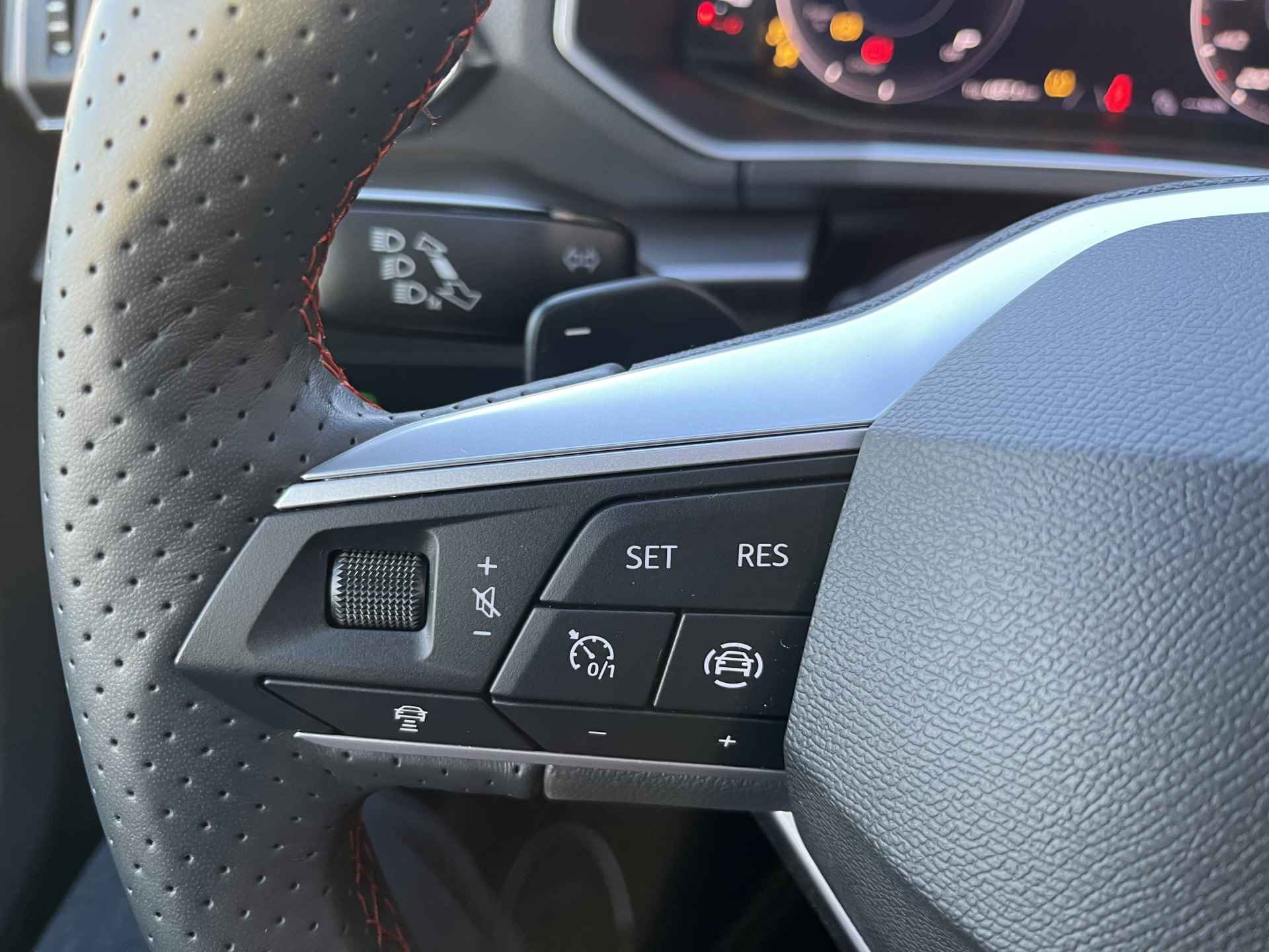 SEAT Tarraco 1.4 TSI e-Hybrid PHEV FR Business / AUTOMAAT/ FABRIEKS GARANTIE T/M 4-2026/ 10.000 KM/ PANO/ TREKHAAK/ CAMERA/ PARK. SENSOREN/ DCC/ MATRIX/ MEMORY SEATS/ KEYLESS/ STOELVERWARM. V&A/ ADAPT. CRUISE/ APP CONNECT/ NAVI/ CLIMA/ - 14/42