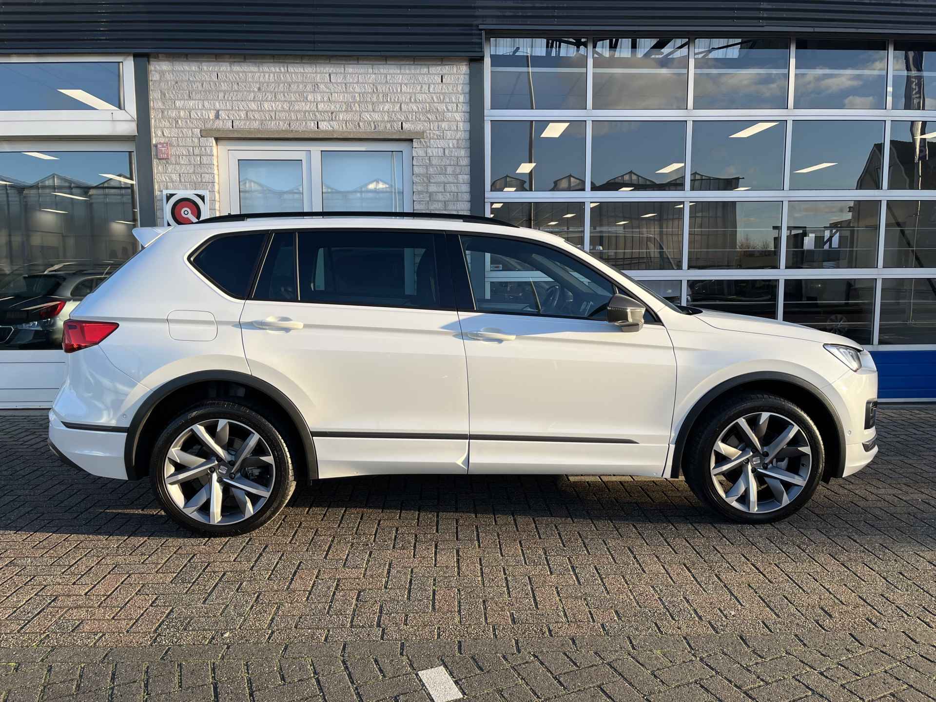 SEAT Tarraco 1.4 TSI e-Hybrid PHEV FR Business / AUTOMAAT/ FABRIEKS GARANTIE T/M 4-2026/ 10.000 KM/ PANO/ TREKHAAK/ CAMERA/ PARK. SENSOREN/ DCC/ MATRIX/ MEMORY SEATS/ KEYLESS/ STOELVERWARM. V&A/ ADAPT. CRUISE/ APP CONNECT/ NAVI/ CLIMA/ - 38/42