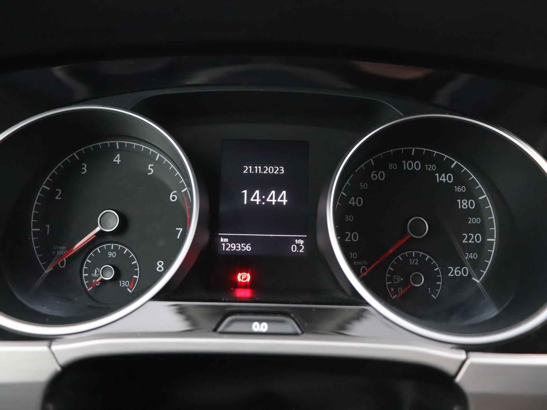 Volkswagen Touran 1.4 TSI Connected Series 7p | Navigatie | Stoelverwarming | Parkeerhulp | Climate Control | - 11/35