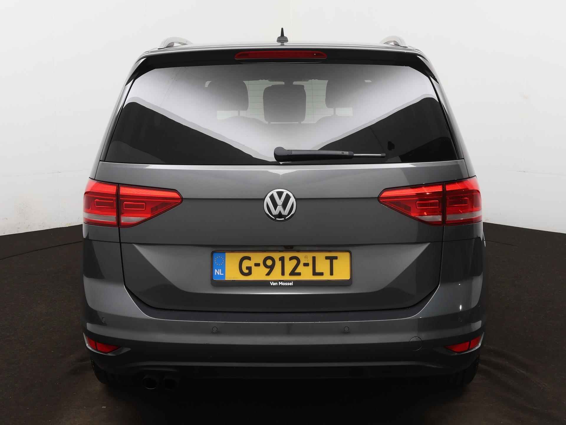 Volkswagen Touran 1.4 TSI Connected Series 7p | Navigatie | Stoelverwarming | Parkeerhulp | Climate Control | - 4/35