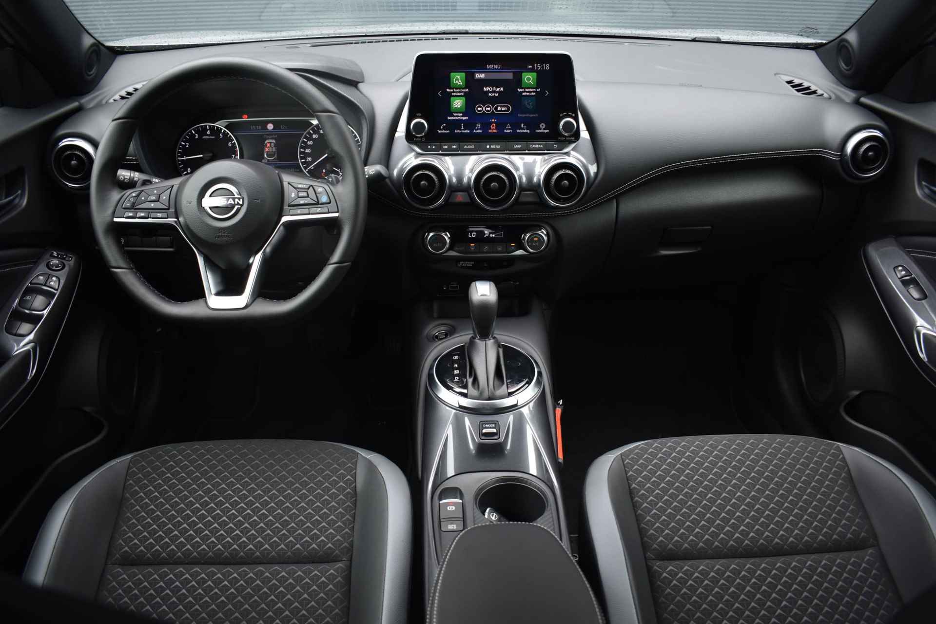 Nissan Juke 1.0 DIG-T N-Design 115pk | Automaat | Navigatie | Rondom camera | Cruise Control Adaptief | Apple Carplay/Android Auto | LED Koplampen | LMV 19'' - 15/39
