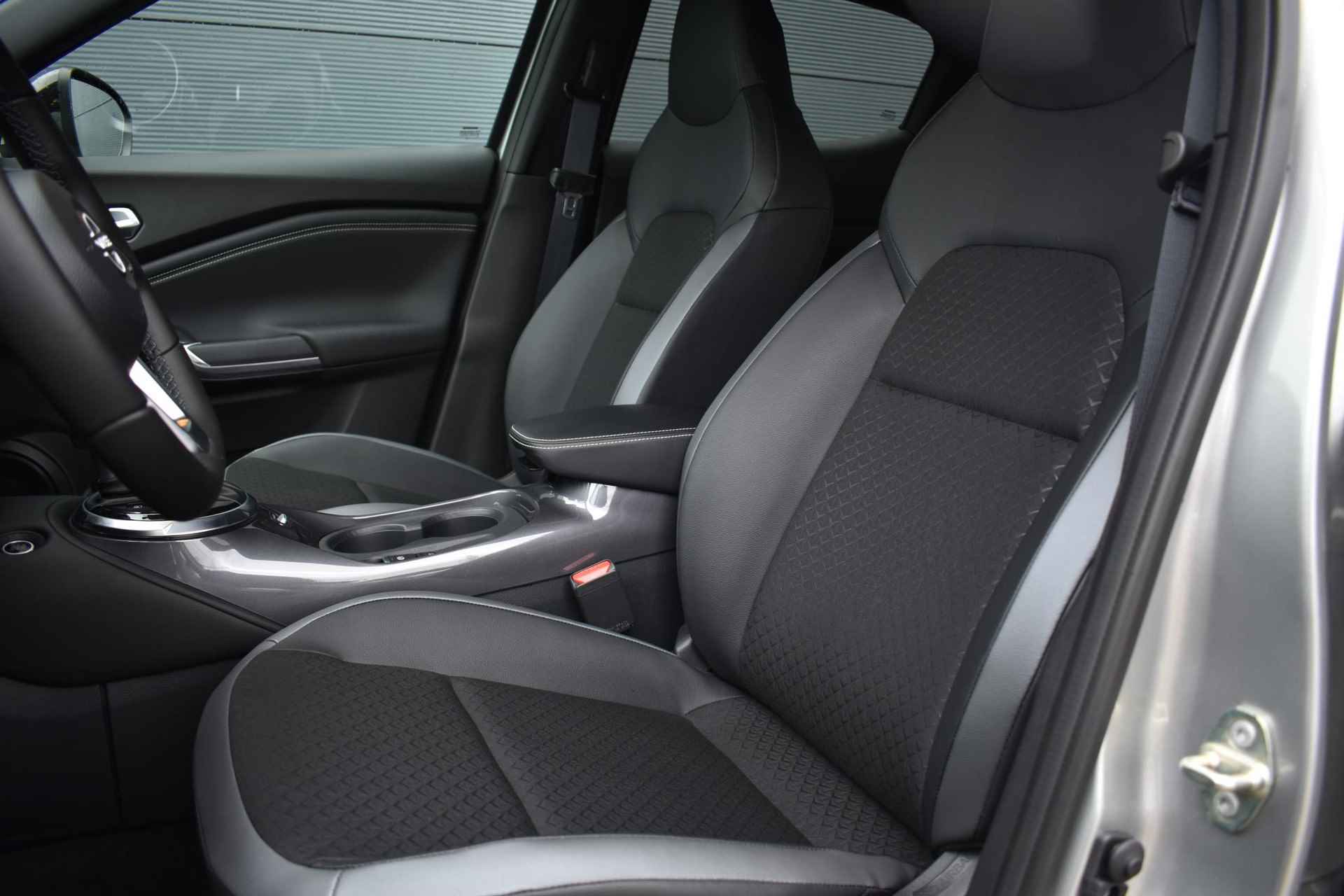 Nissan Juke 1.0 DIG-T N-Design 115pk | Automaat | Navigatie | Rondom camera | Cruise Control Adaptief | Apple Carplay/Android Auto | LED Koplampen | LMV 19'' - 19/39