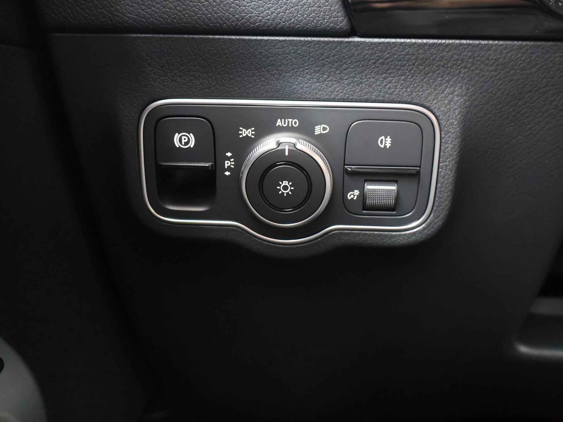 Mercedes-Benz EQA 250+ Business Edition | Panoramadak | Stoelgeheugen | Keyless Entry | 360-camera | MBUX Augmented Reality | Apple Carplay | Privacy Glass | Stoelverwarming | Sfeerverlichting | DAB+ Radio | - 26/52