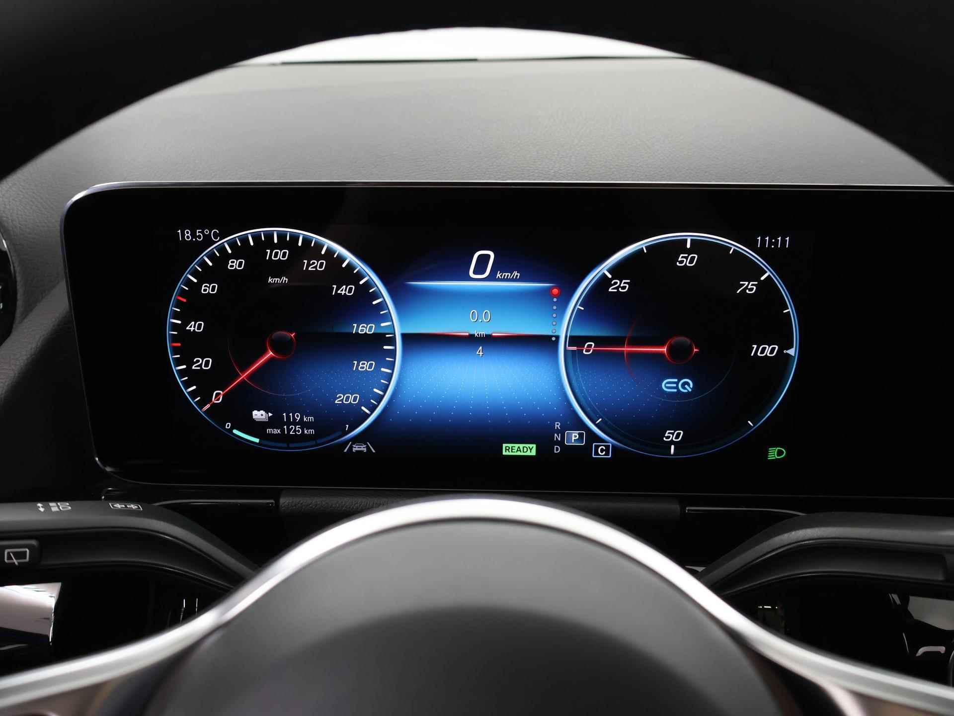 Mercedes-Benz EQA 250+ Business Edition | Panoramadak | Stoelgeheugen | Keyless Entry | 360-camera | MBUX Augmented Reality | Apple Carplay | Privacy Glass | Stoelverwarming | Sfeerverlichting | DAB+ Radio | - 38/52