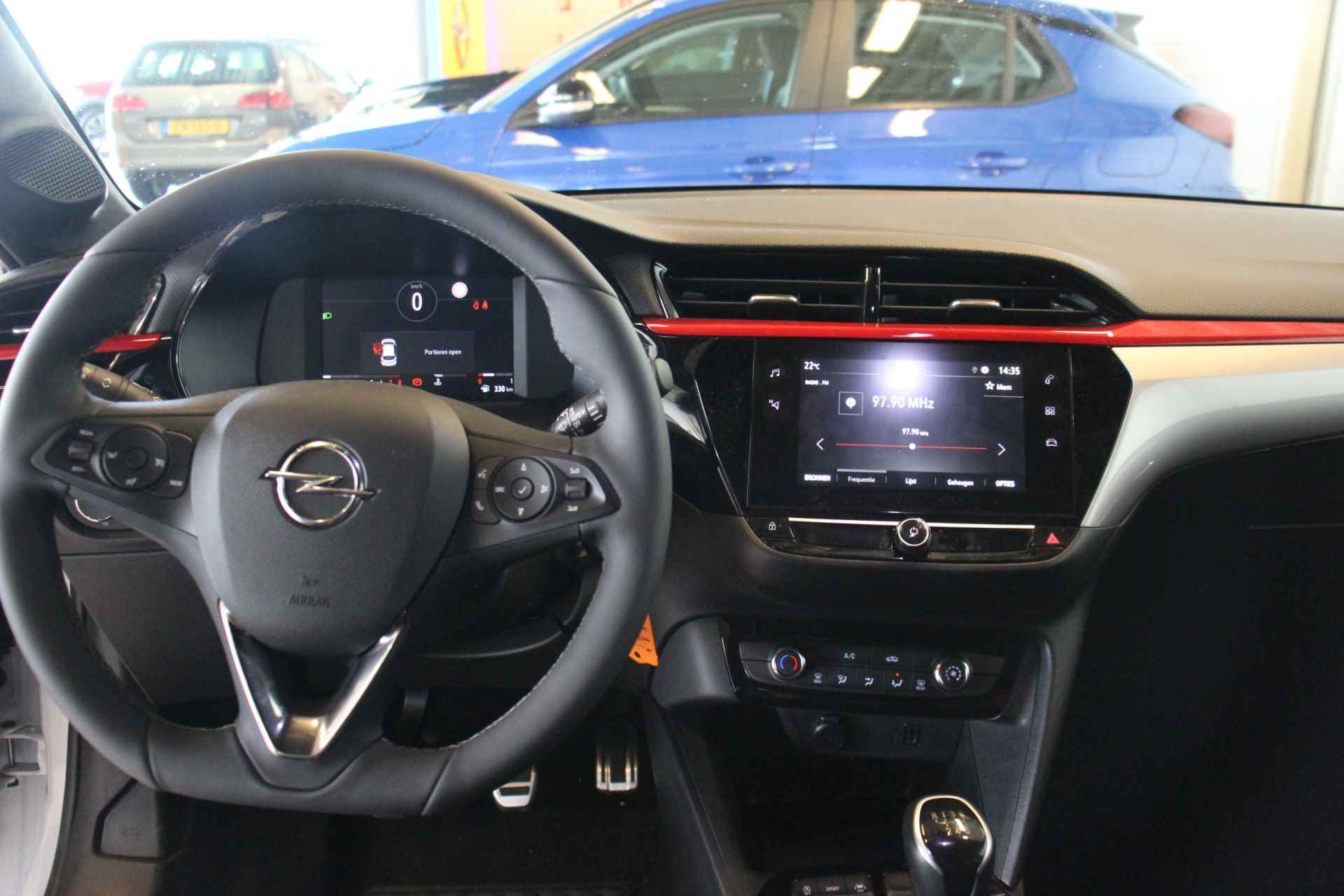 Opel Corsa 1.2 100 pk GS Line | 16" lichtmetalen velgen | Getinte ramen achter | Achteruitrijcamera voor en achter | Sportstoelen | Cruise control | Multimedia | DAB - 11/32