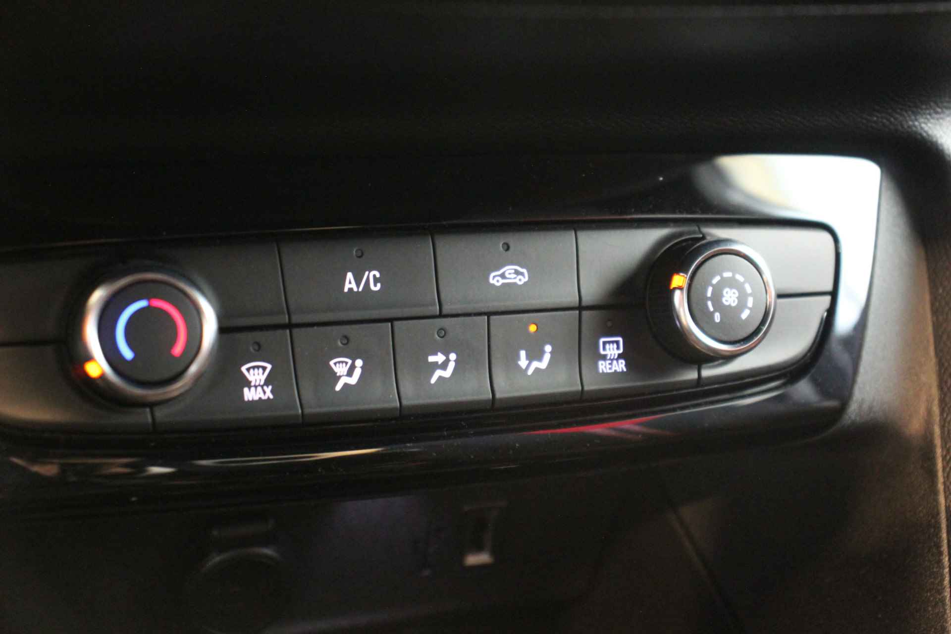 Opel Corsa 1.2 100 pk GS Line | 16" lichtmetalen velgen | Getinte ramen achter | Achteruitrijcamera voor en achter | Sportstoelen | Cruise control | Multimedia | DAB - 25/32