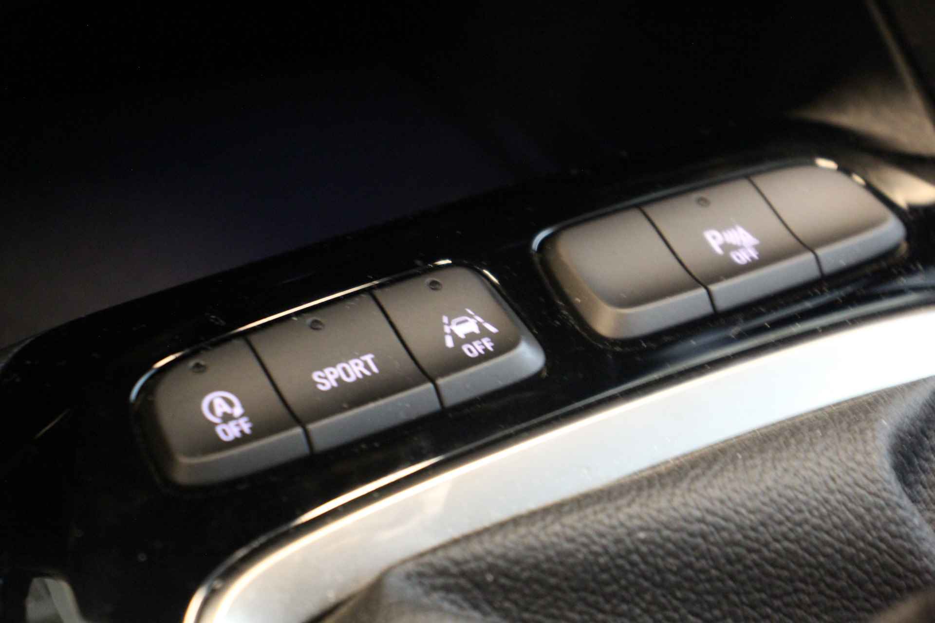 Opel Corsa 1.2 100 pk GS Line | 16" lichtmetalen velgen | Getinte ramen achter | Achteruitrijcamera voor en achter | Sportstoelen | Cruise control | Multimedia | DAB - 26/32
