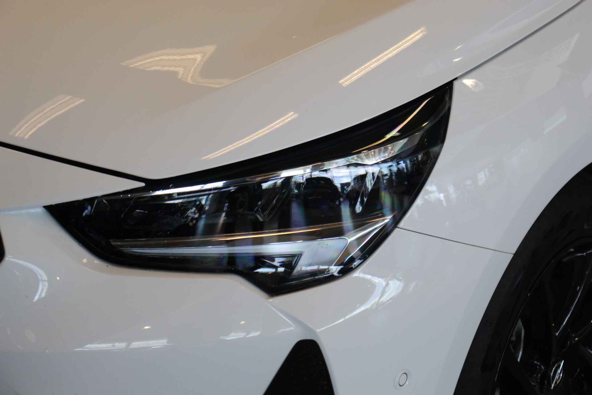 Opel Corsa 1.2 100 pk GS Line | 16" lichtmetalen velgen | Getinte ramen achter | Achteruitrijcamera voor en achter | Sportstoelen | Cruise control | Multimedia | DAB - 31/32