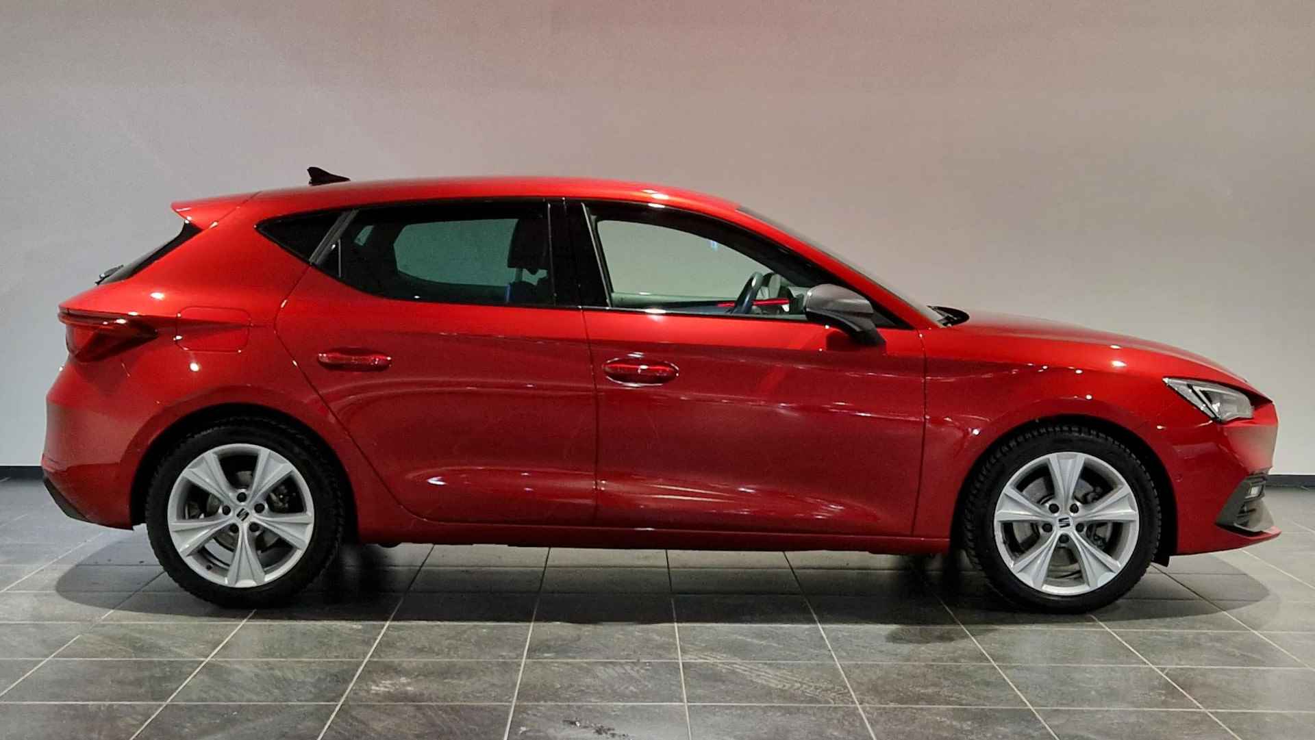 SEAT Leon 1.5 eTSI FR Launch Edition | Camera | Keyless | Stoelverwarming - 6/29