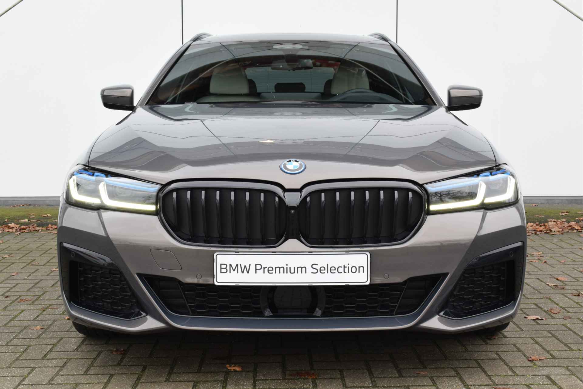 BMW 5 Serie Touring 530e xDrive High Executive M Sport Automaat / Panoramadak / Laserlight / Head-Up / Parking Assistant Plus / Comfort Access / Adaptief onderstel - 7/37