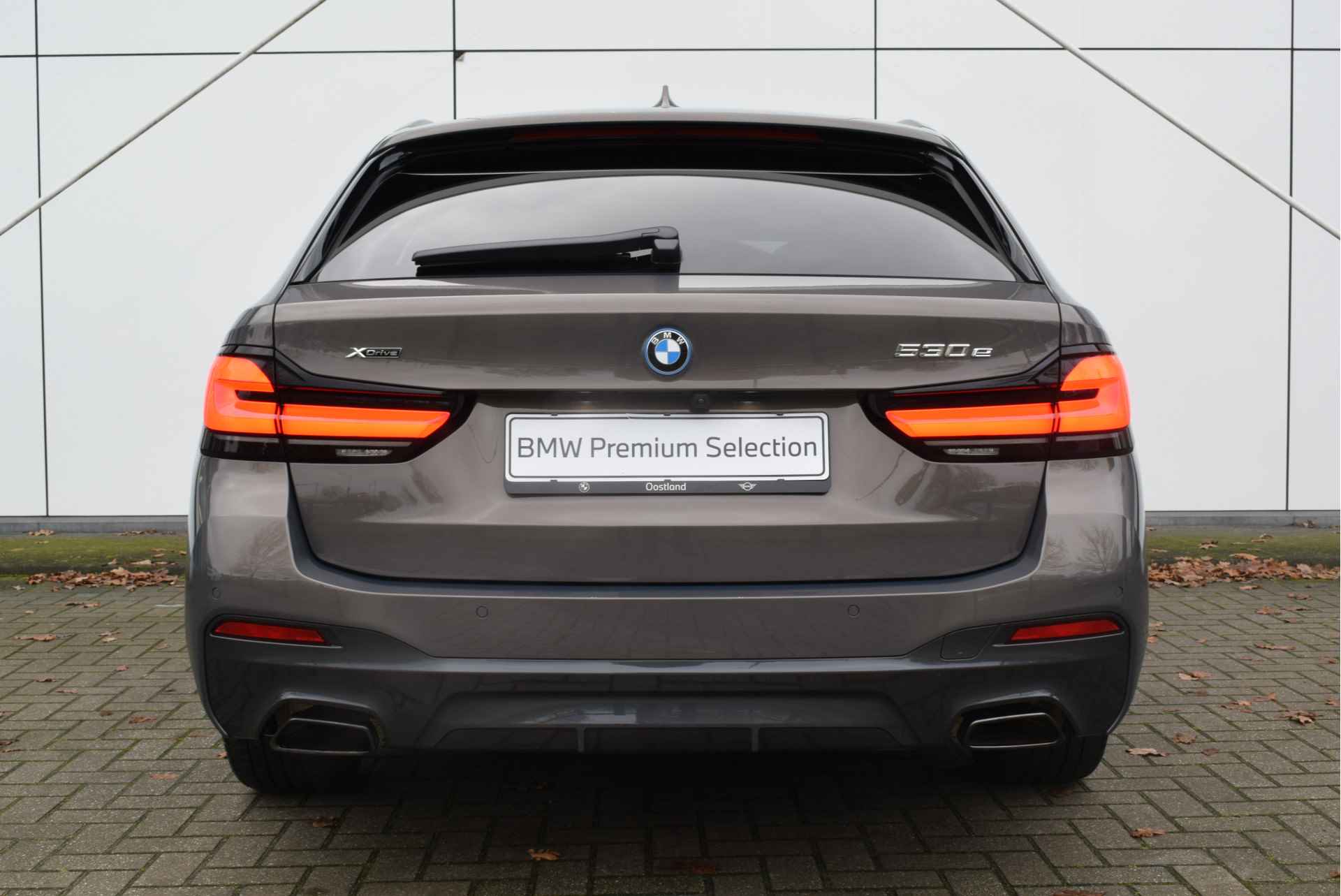 BMW 5 Serie Touring 530e xDrive High Executive M Sport Automaat / Panoramadak / Laserlight / Head-Up / Parking Assistant Plus / Comfort Access / Adaptief onderstel - 8/37