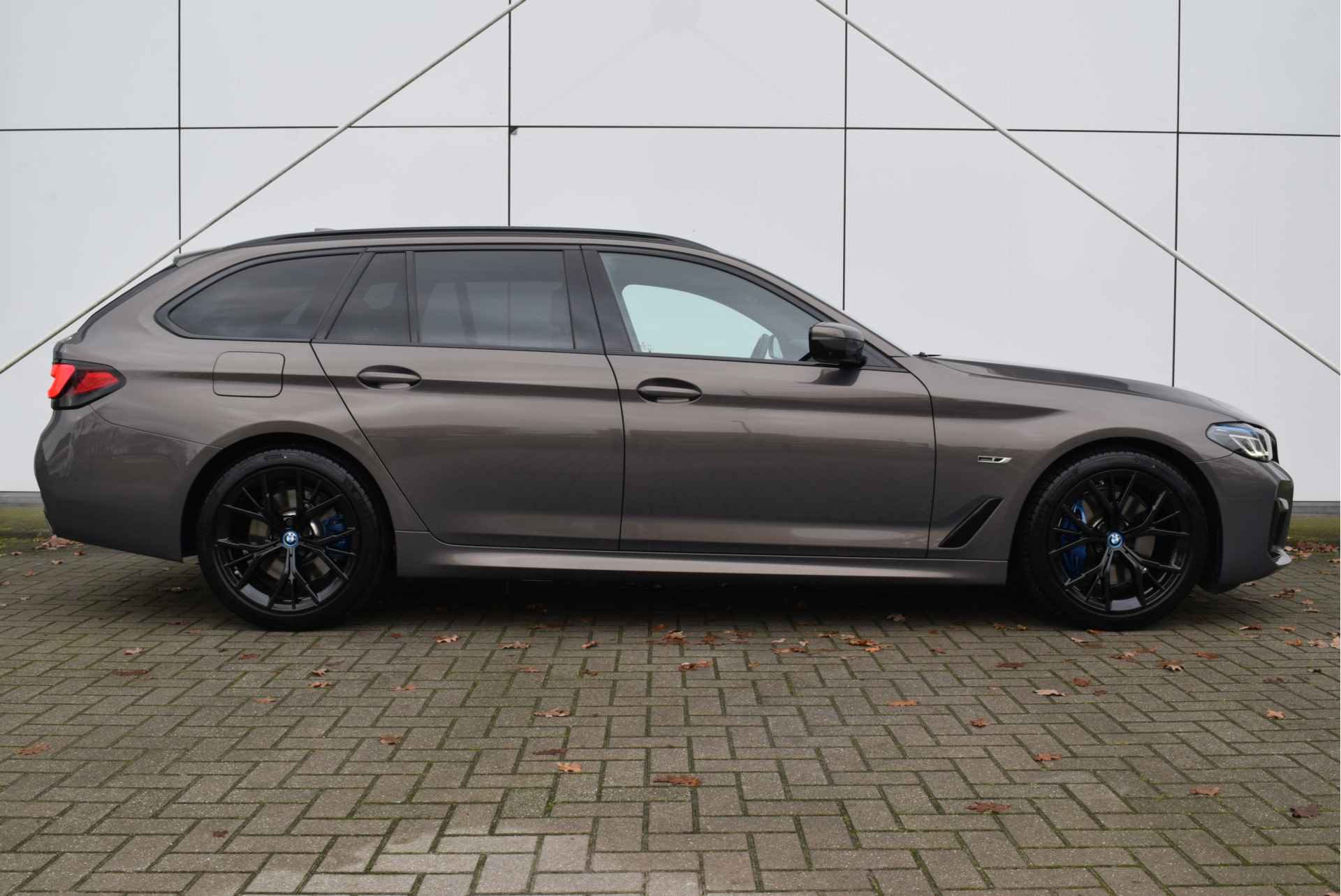 BMW 5 Serie Touring 530e xDrive High Executive M Sport Automaat / Panoramadak / Laserlight / Head-Up / Parking Assistant Plus / Comfort Access / Adaptief onderstel - 10/37