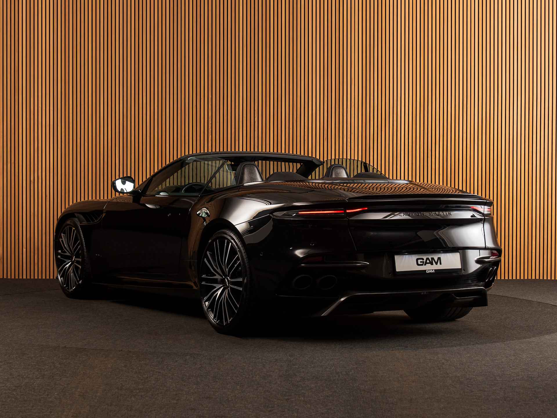 Aston Martin DBS Volante 5.2 V12 Superleggera - 3/40