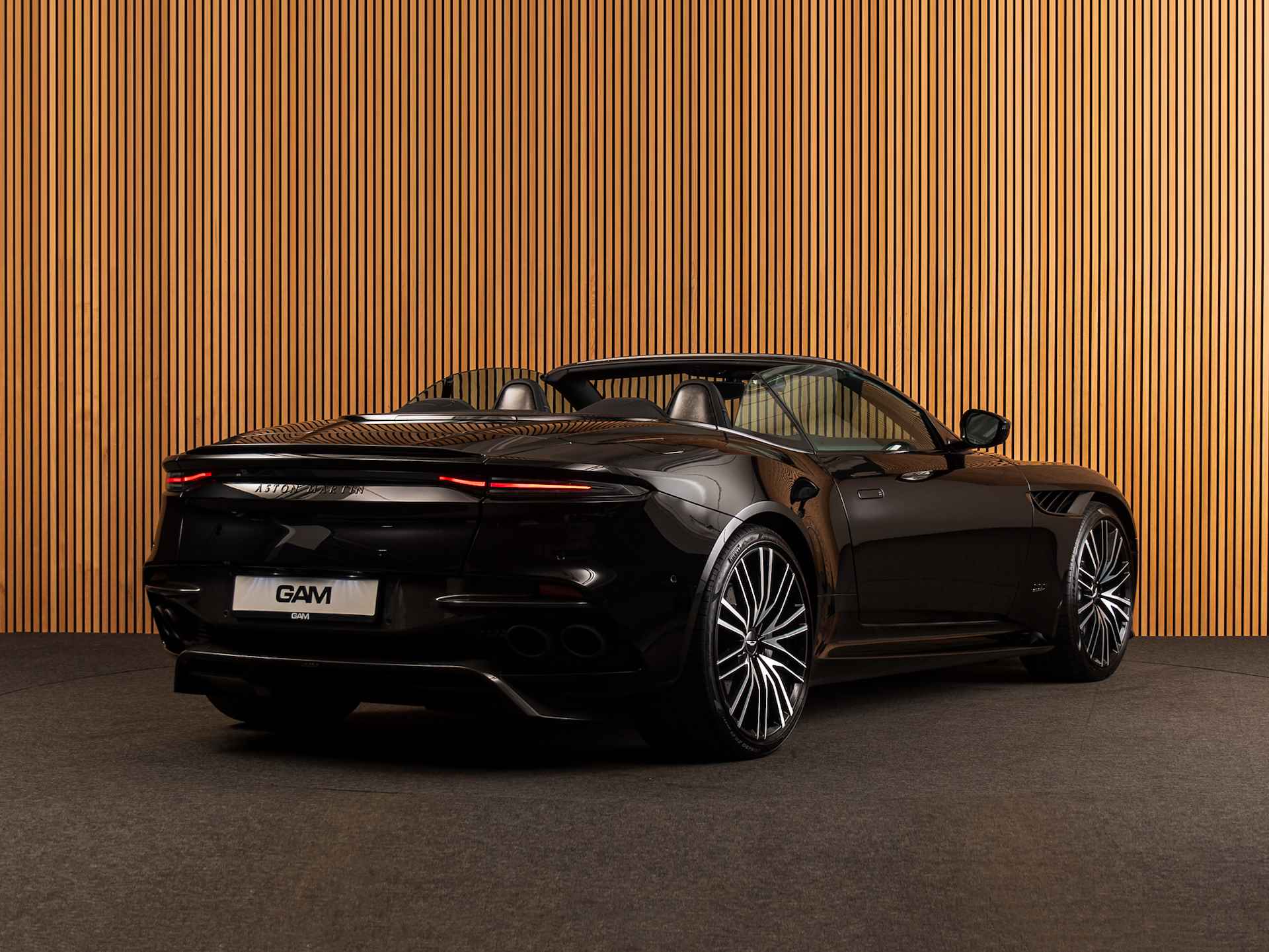 Aston Martin DBS Volante 5.2 V12 Superleggera - 5/40