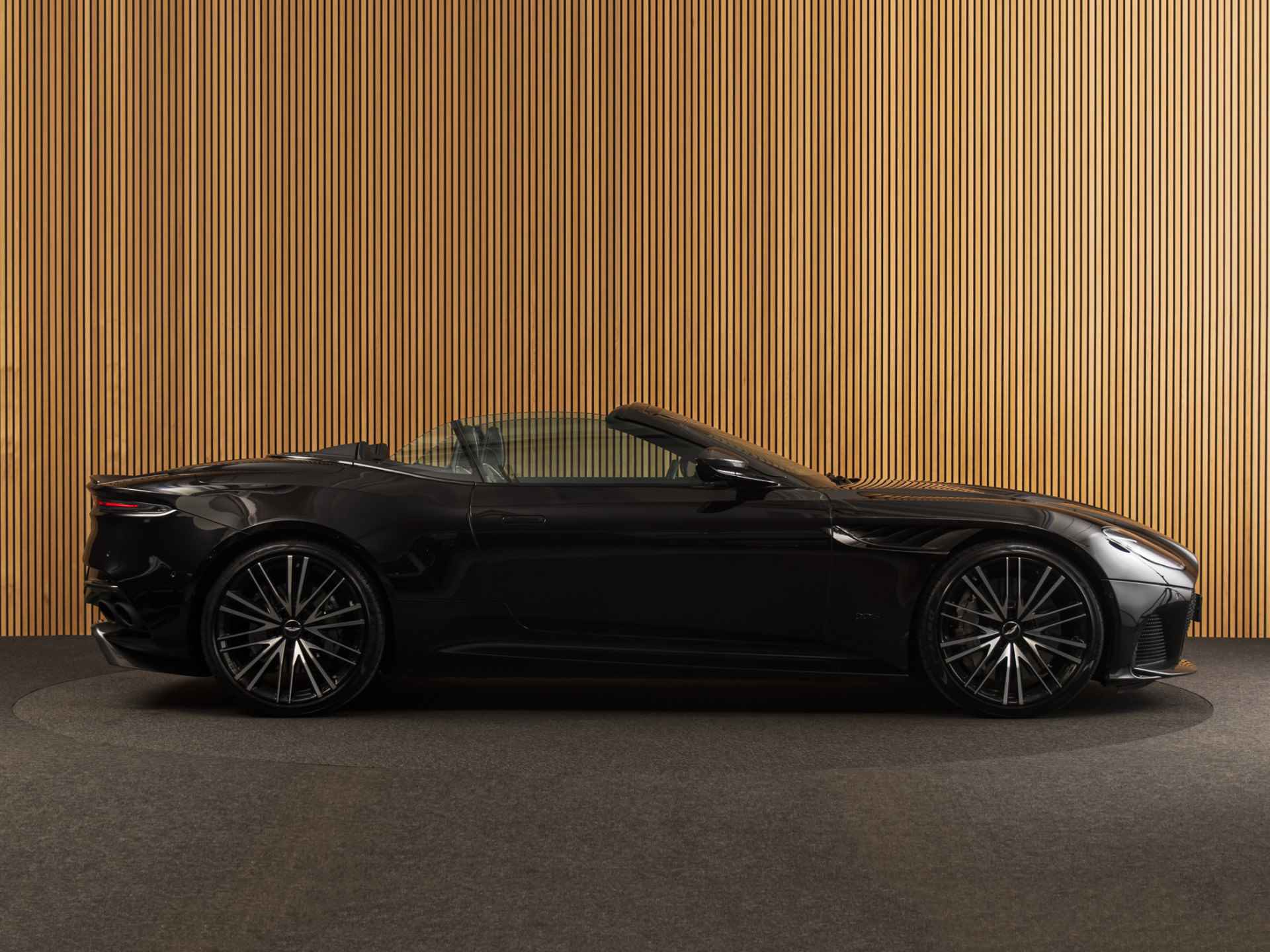 Aston Martin DBS Volante 5.2 V12 Superleggera - 6/40