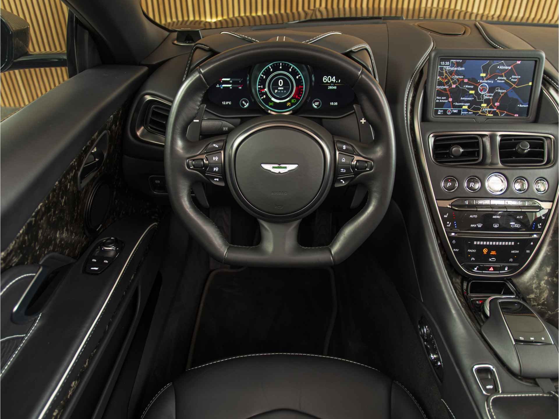 Aston Martin DBS Volante 5.2 V12 Superleggera - 13/40