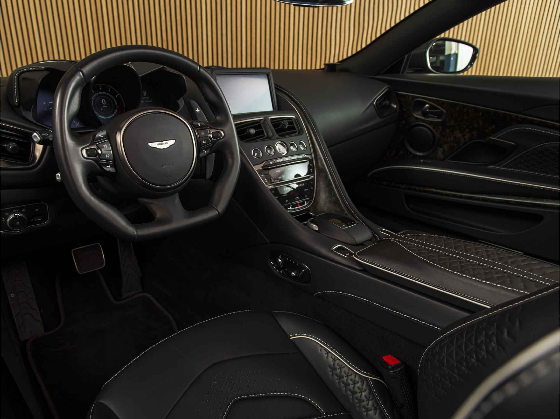 Aston Martin DBS Volante 5.2 V12 Superleggera - 14/40