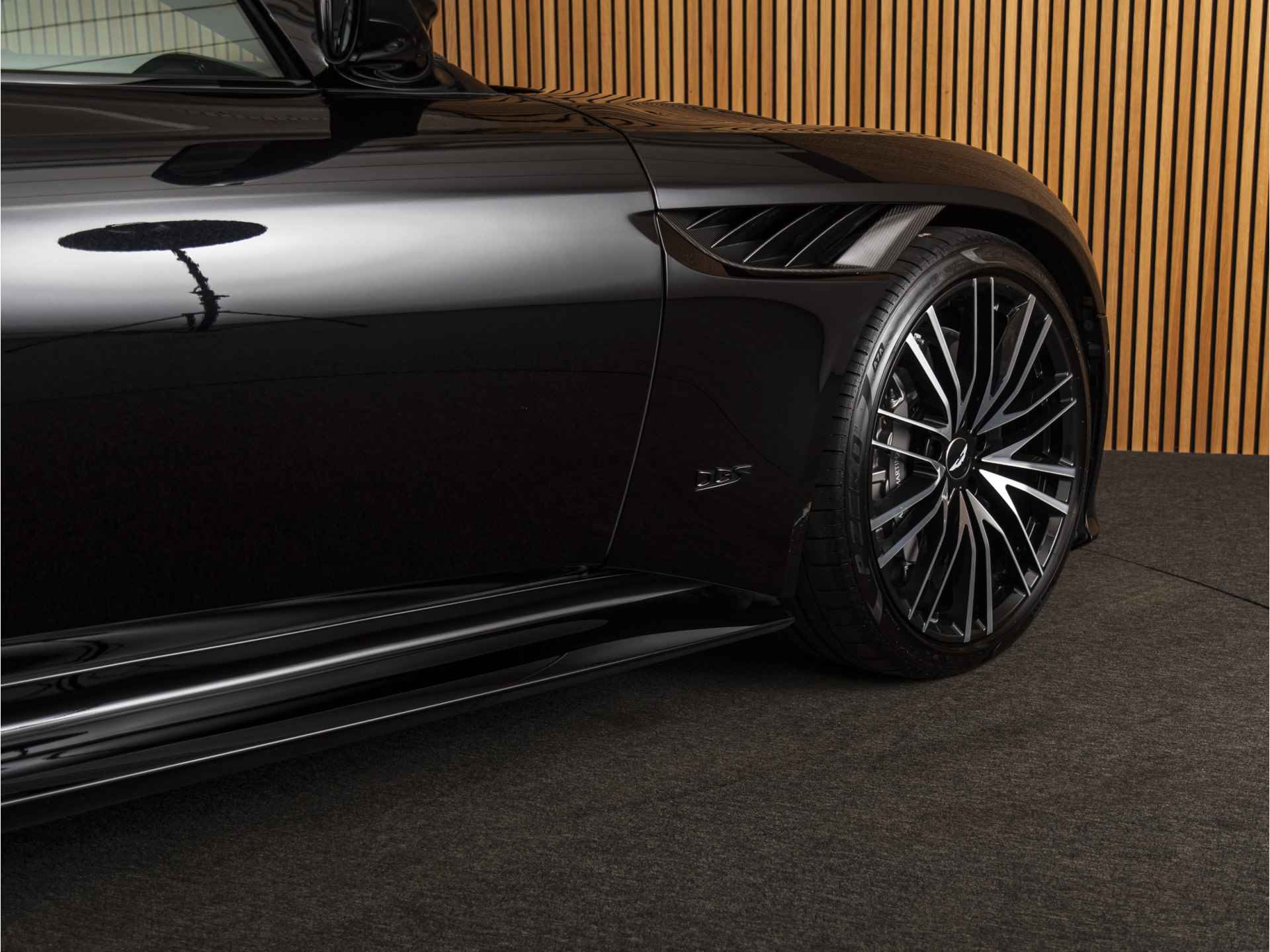 Aston Martin DBS Volante 5.2 V12 Superleggera - 32/40