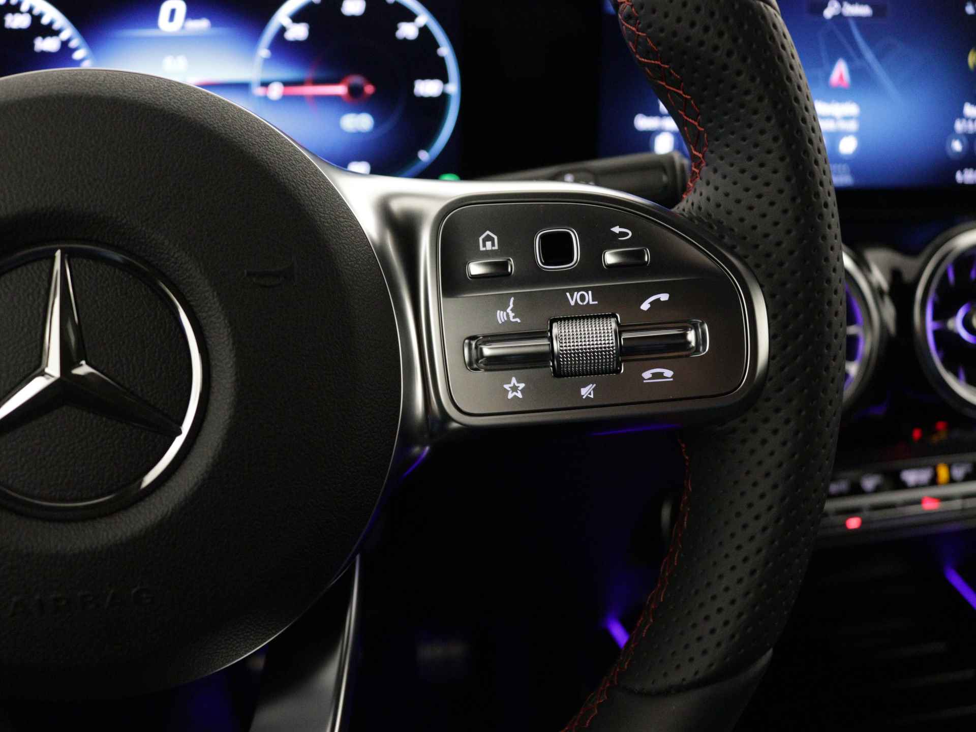 Mercedes-Benz EQA 250+ Business Edition 71 kWh | Trekhaak | Nightpakket | AMG Line | Business Plus pakket | Stoelverwarming vooraan | Dodehoekassistent | Sfeerverlichting | KEYLESS-GO comfort pakket | - 18/39