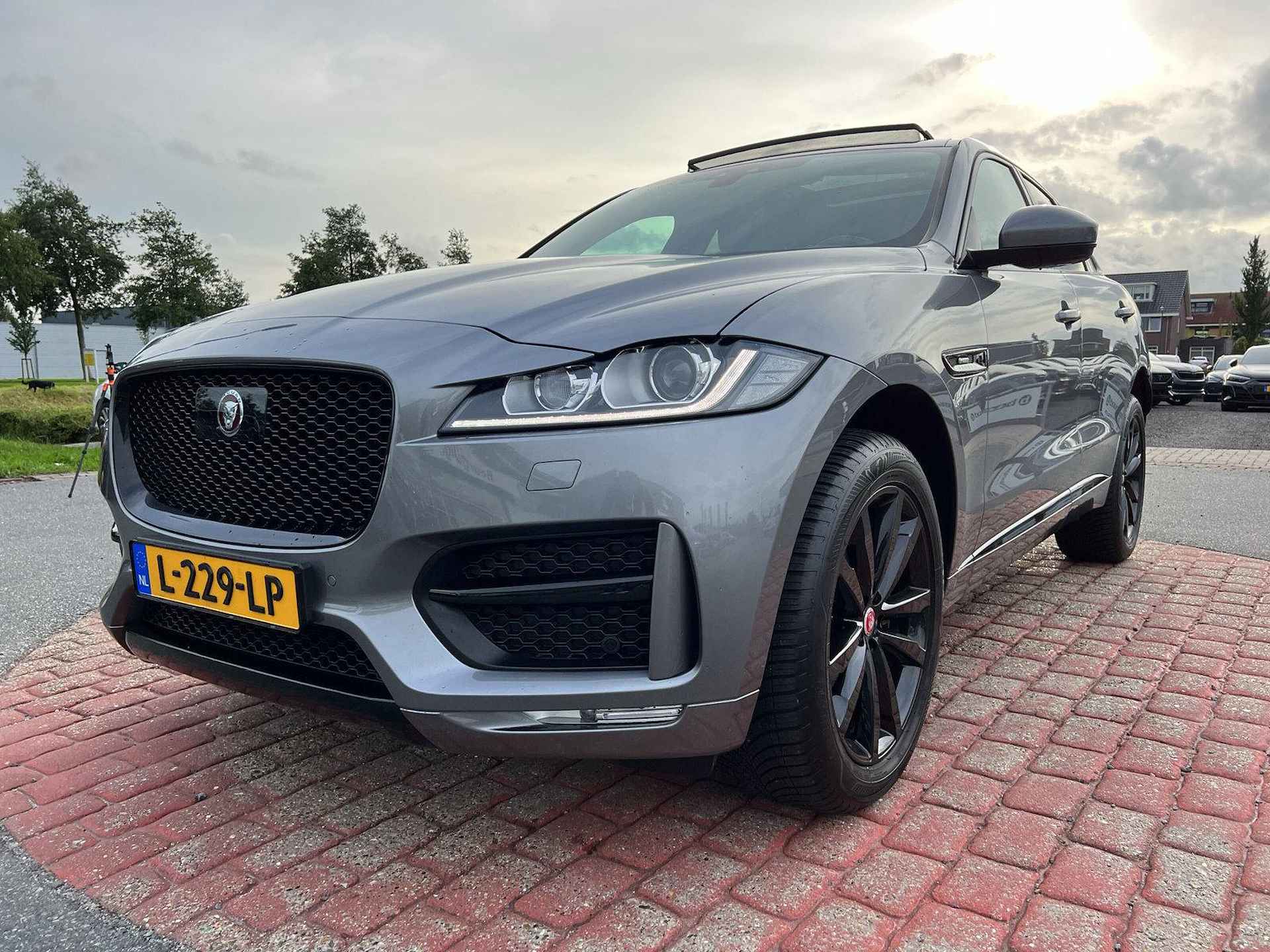 Jaguar F-Pace 3.0d AWD 300 pk Prestige R sport | Meridian Audio | Panodak | Navi | - 8/28