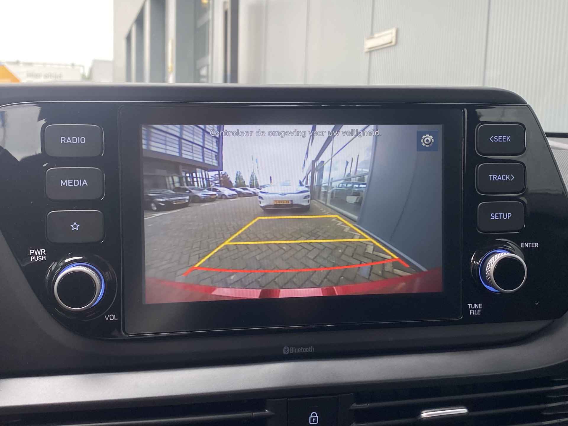 Hyundai i20 1.0 T-GDI 100pk Comfort | Carplay Navigatie| Stoel-Stuurverwarming | Climate controle | Camera | Lichtmetalen velgen - 21/21
