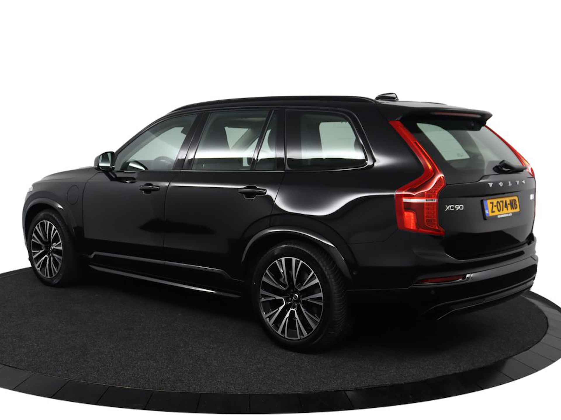 Volvo XC90 T8 AWD Ultimate Dark | Full Option | Bowers & Wilkins | Luchtvering | Head-Up Display | Stoel & stuurwielverwarming | Achterbankverwarming | Adaptieve cruise control incl. BLIS | Panoramisch schuif-/kanteldak | Semi Visual Park Assist (incl. 360˚ view) | Stoelverwarming + ventilatie | - 13/74