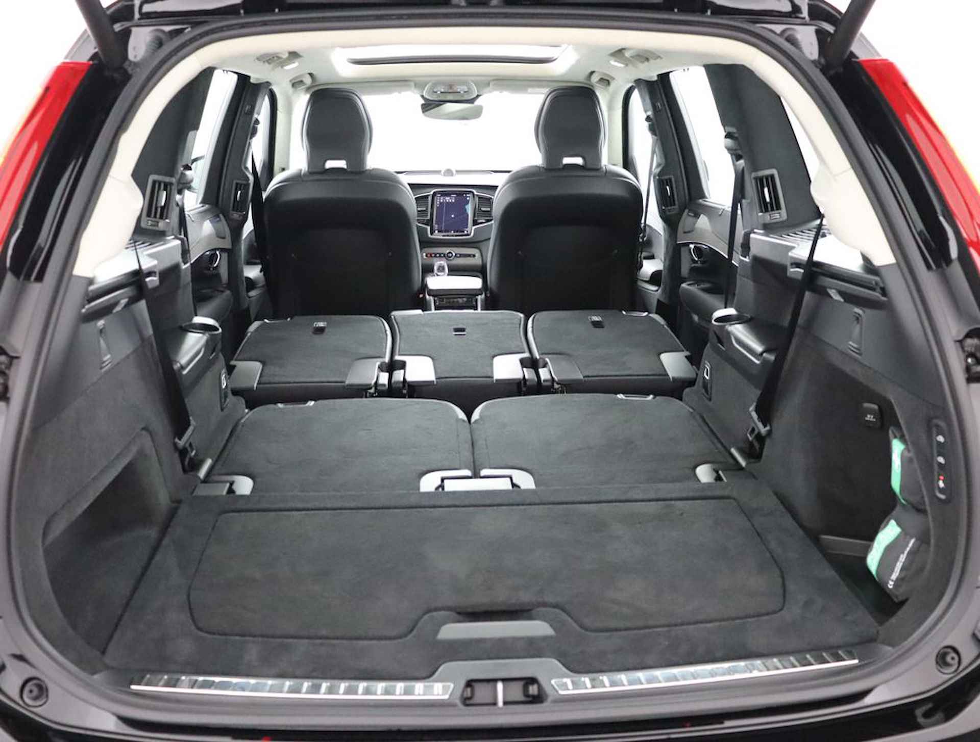 Volvo XC90 T8 AWD Ultimate Dark | Full Option | Bowers & Wilkins | Luchtvering | Head-Up Display | Stoel & stuurwielverwarming | Achterbankverwarming | Adaptieve cruise control incl. BLIS | Panoramisch schuif-/kanteldak | Semi Visual Park Assist (incl. 360˚ view) | Stoelverwarming + ventilatie | - 25/74