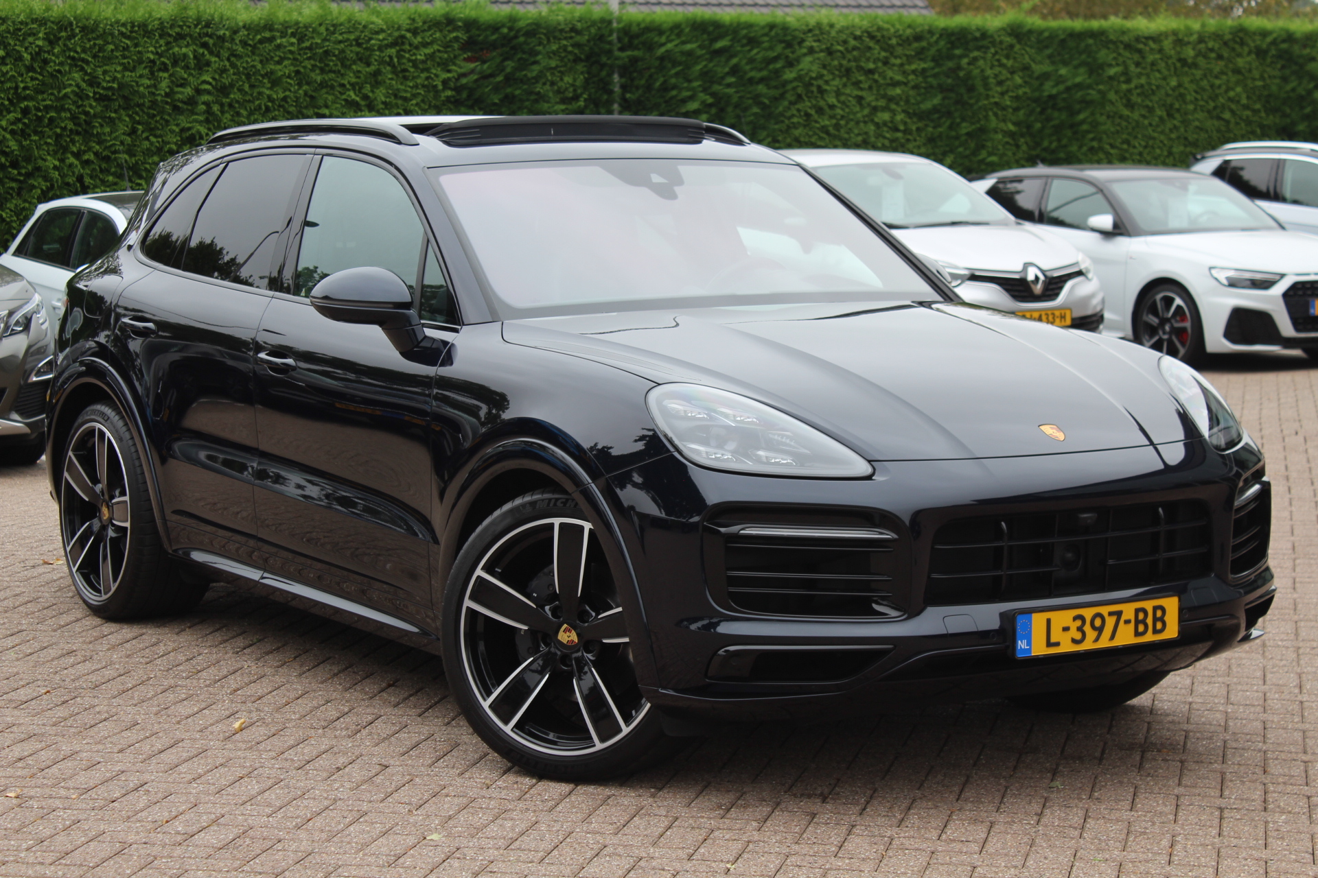 Porsche Cayenne 3.0 E-Hybrid / Trekhaak / Panoramadak / 360Camera / Head-up / Keyless / 22'' / Luchtvering / Keyless / Bose / ACC / Stuurverwarming / Matrix LED / Softclose