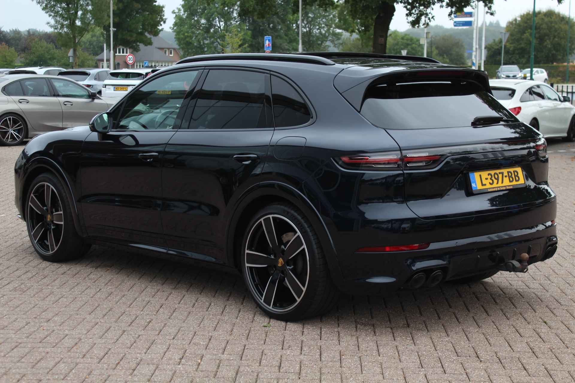 Porsche Cayenne 3.0 E-Hybrid / Trekhaak / Panoramadak / 360Camera / Head-up / Keyless / 22'' / Luchtvering / Keyless / Bose / ACC / Stuurverwarming / Matrix LED / Softclose - 2/37