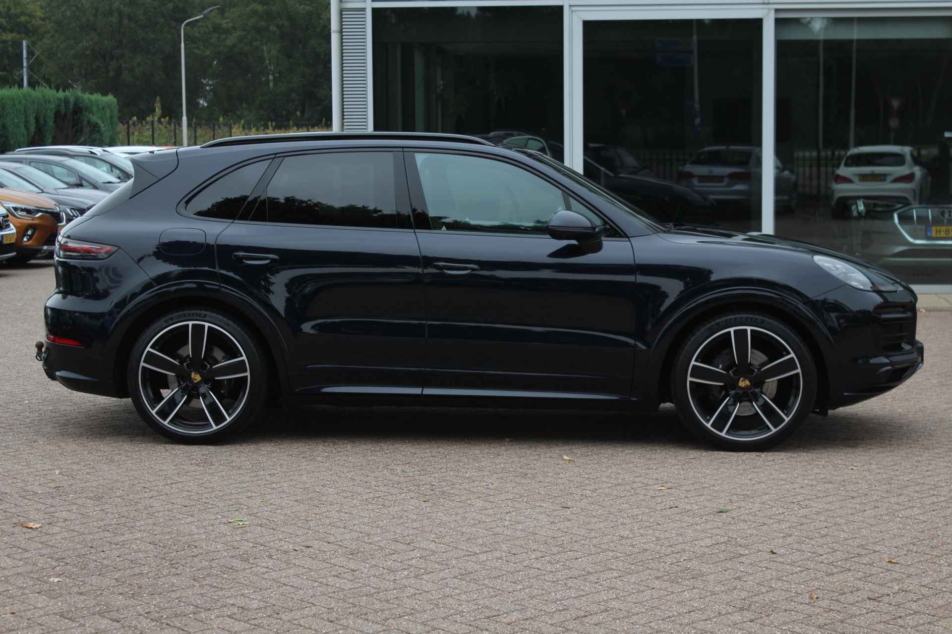 Porsche Cayenne 3.0 E-Hybrid / Trekhaak / Panoramadak / 360Camera / Head-up / Keyless / 22'' / Luchtvering / Keyless / Bose / ACC / Stuurverwarming / Matrix LED / Softclose - 3/37