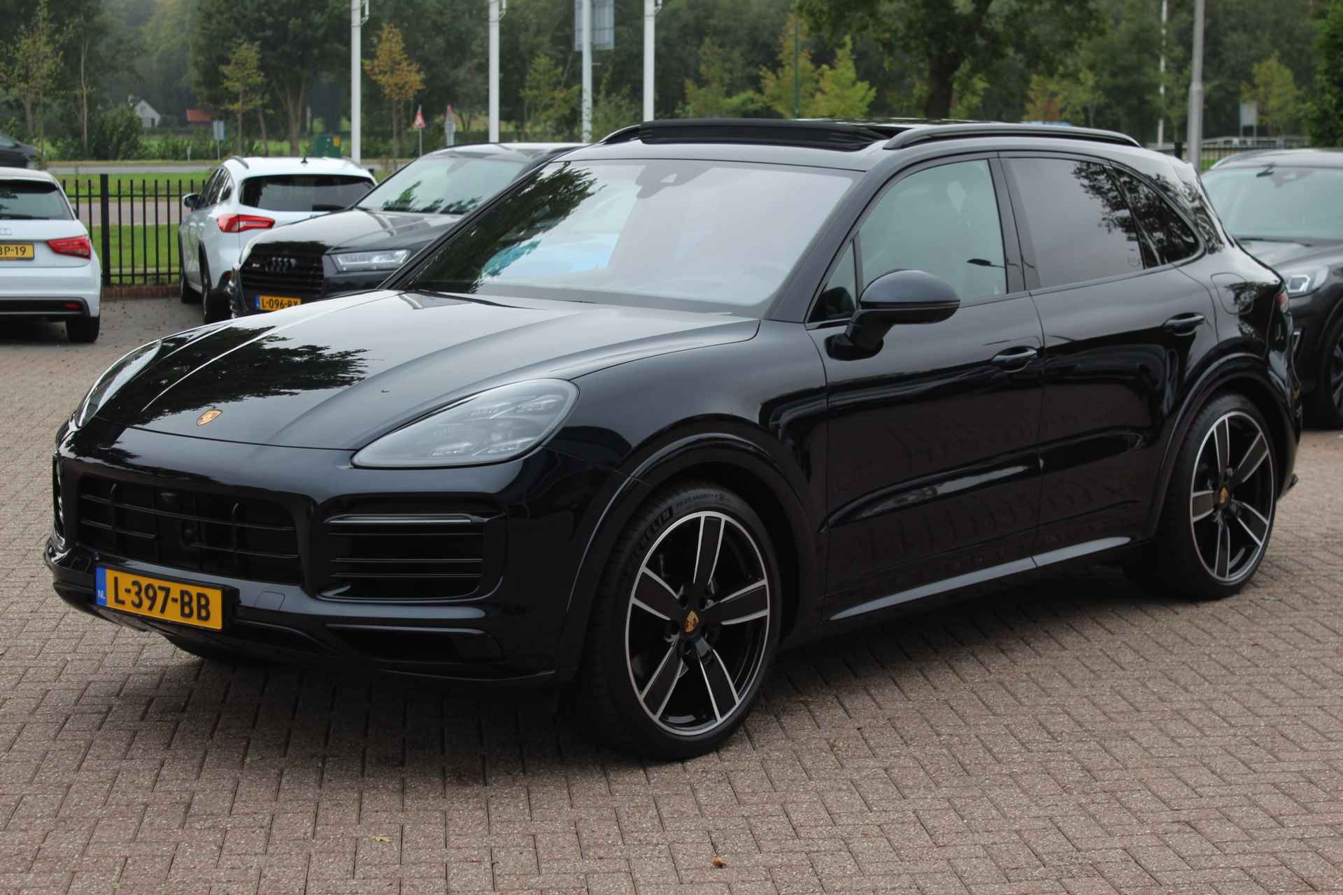 Porsche Cayenne 3.0 E-Hybrid / Trekhaak / Panoramadak / 360Camera / Head-up / Keyless / 22'' / Luchtvering / Keyless / Bose / ACC / Stuurverwarming / Matrix LED / Softclose - 4/37