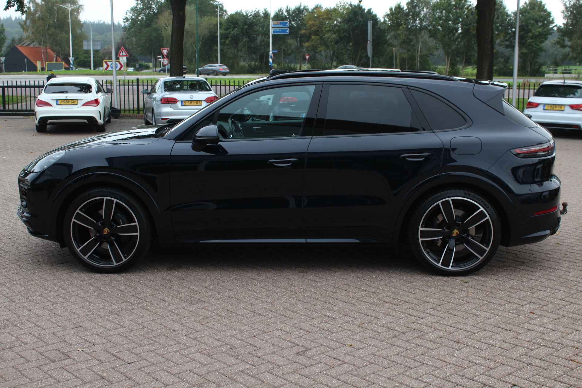 Porsche Cayenne 3.0 E-Hybrid / Trekhaak / Panoramadak / 360Camera / Head-up / Keyless / 22'' / Luchtvering / Keyless / Bose / ACC / Stuurverwarming / Matrix LED / Softclose - 5/37