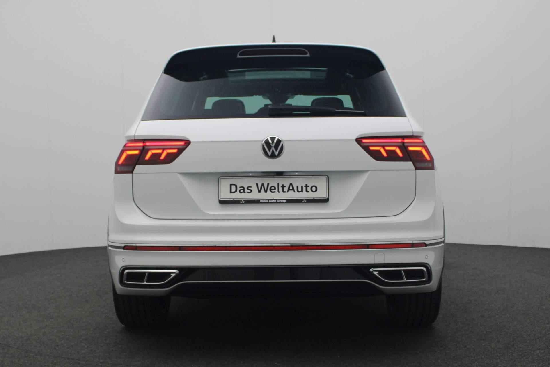 Volkswagen Tiguan 1.5 TSI 150PK DSG R-Line Business+ | Pano | IQ Light | Stuur-/stoelverwarming | Camera | 20" inch - 20/47