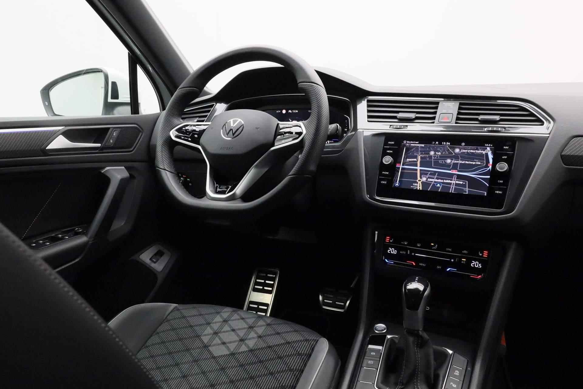 Volkswagen Tiguan 1.5 TSI 150PK DSG R-Line Business+ | Pano | IQ Light | Stuur-/stoelverwarming | Camera | 20" inch - 30/47