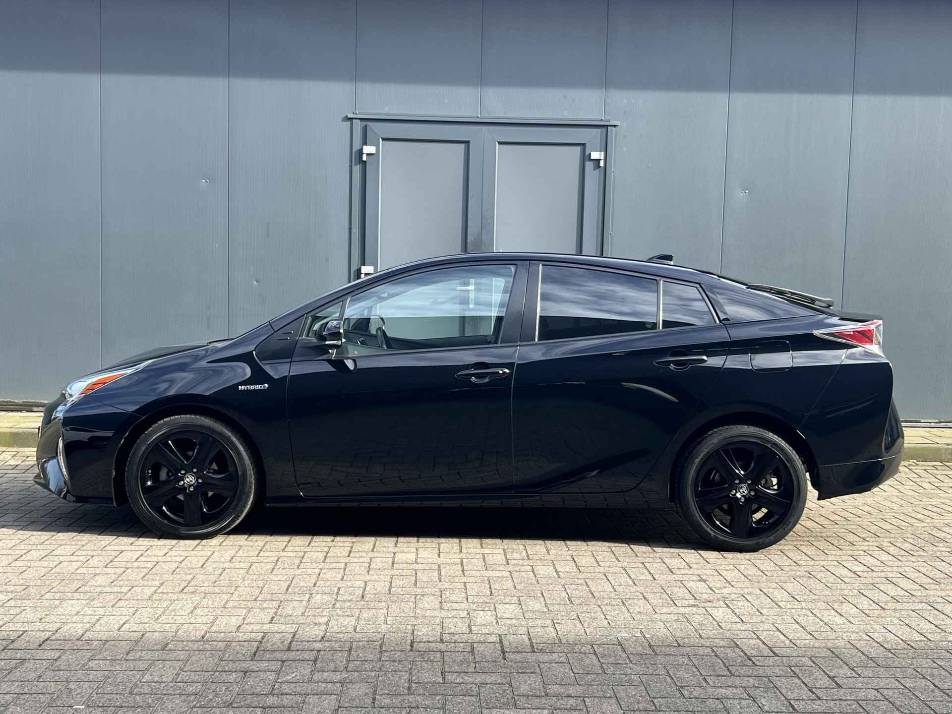 Toyota Prius 1.8 First Edition Automaat / Navigatie / Cruise Control / Climate Control / Stoelverwarming / DAB / Bluetooth / Head-Up Display / Dodehoek Herkenning / Camera - 9/30