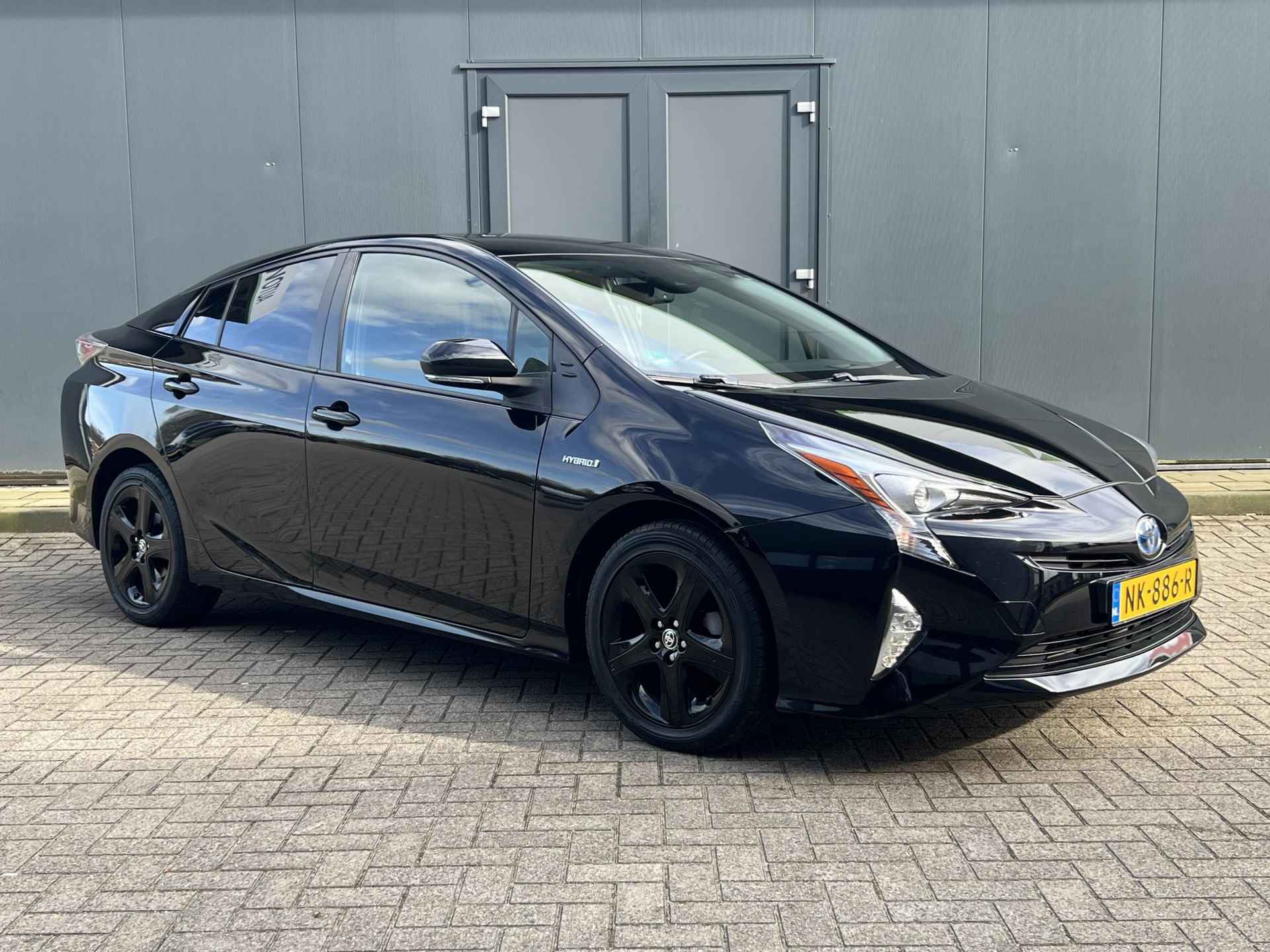 Toyota Prius 1.8 First Edition Automaat / Navigatie / Cruise Control / Climate Control / Stoelverwarming / DAB / Bluetooth / Head-Up Display / Dodehoek Herkenning / Camera - 18/30