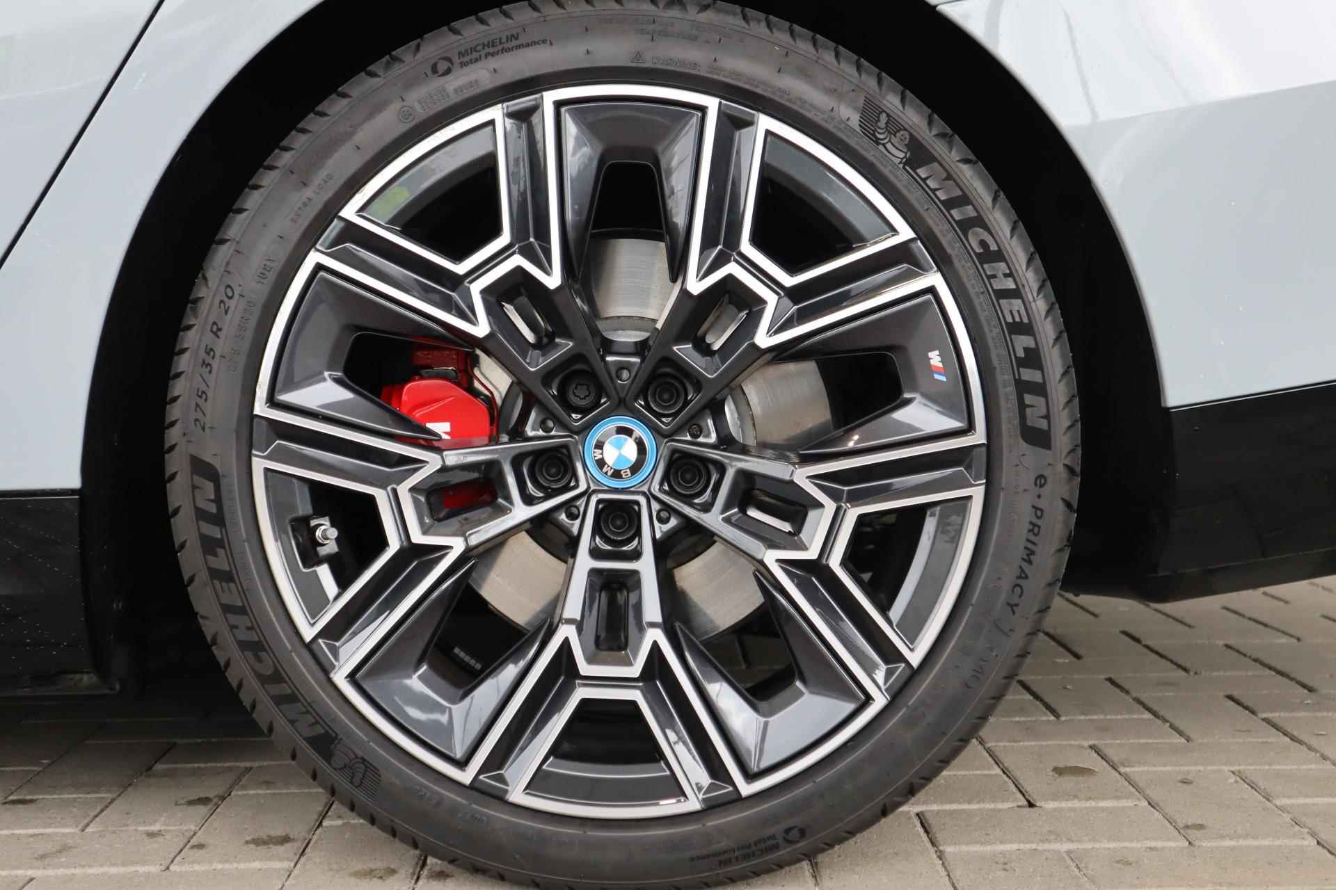 BMW i5 eDrive40 M Sportpakket Pro Travel Pack / Comfort Pack | Showroom Sale - 7/29