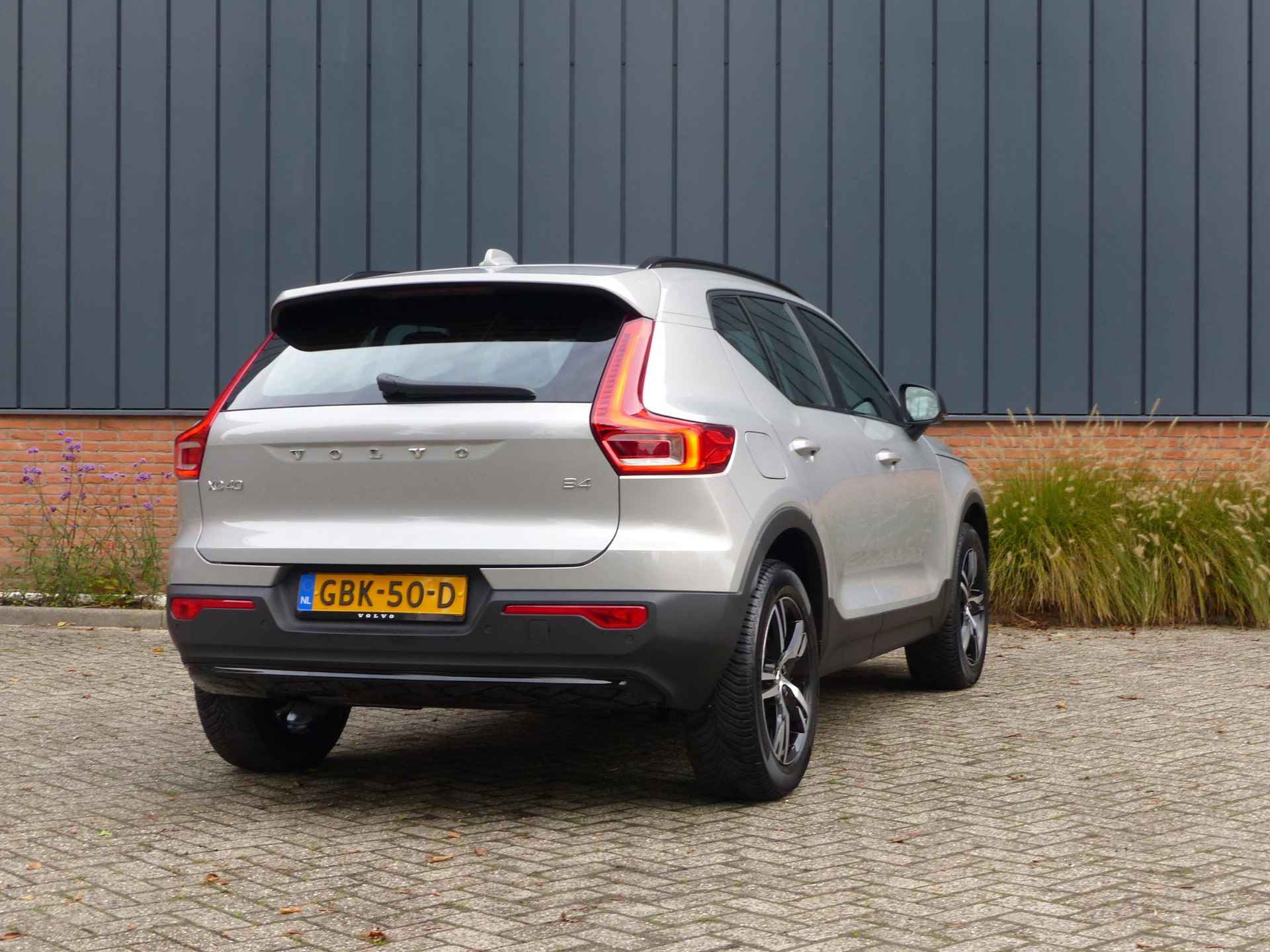 Volvo XC40 B4 Plus Dark - 3/35