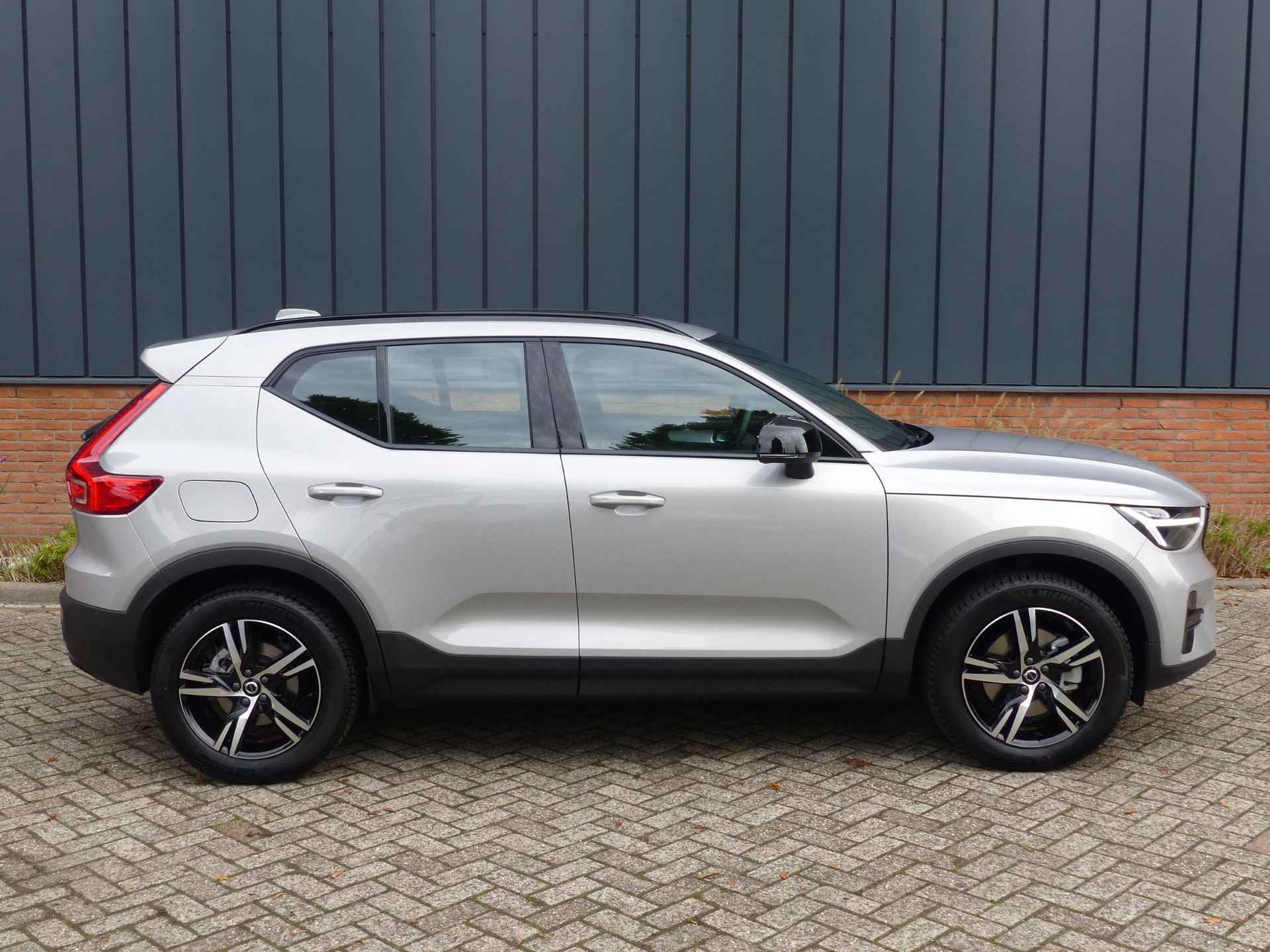 Volvo XC40 B4 Plus Dark - 4/35