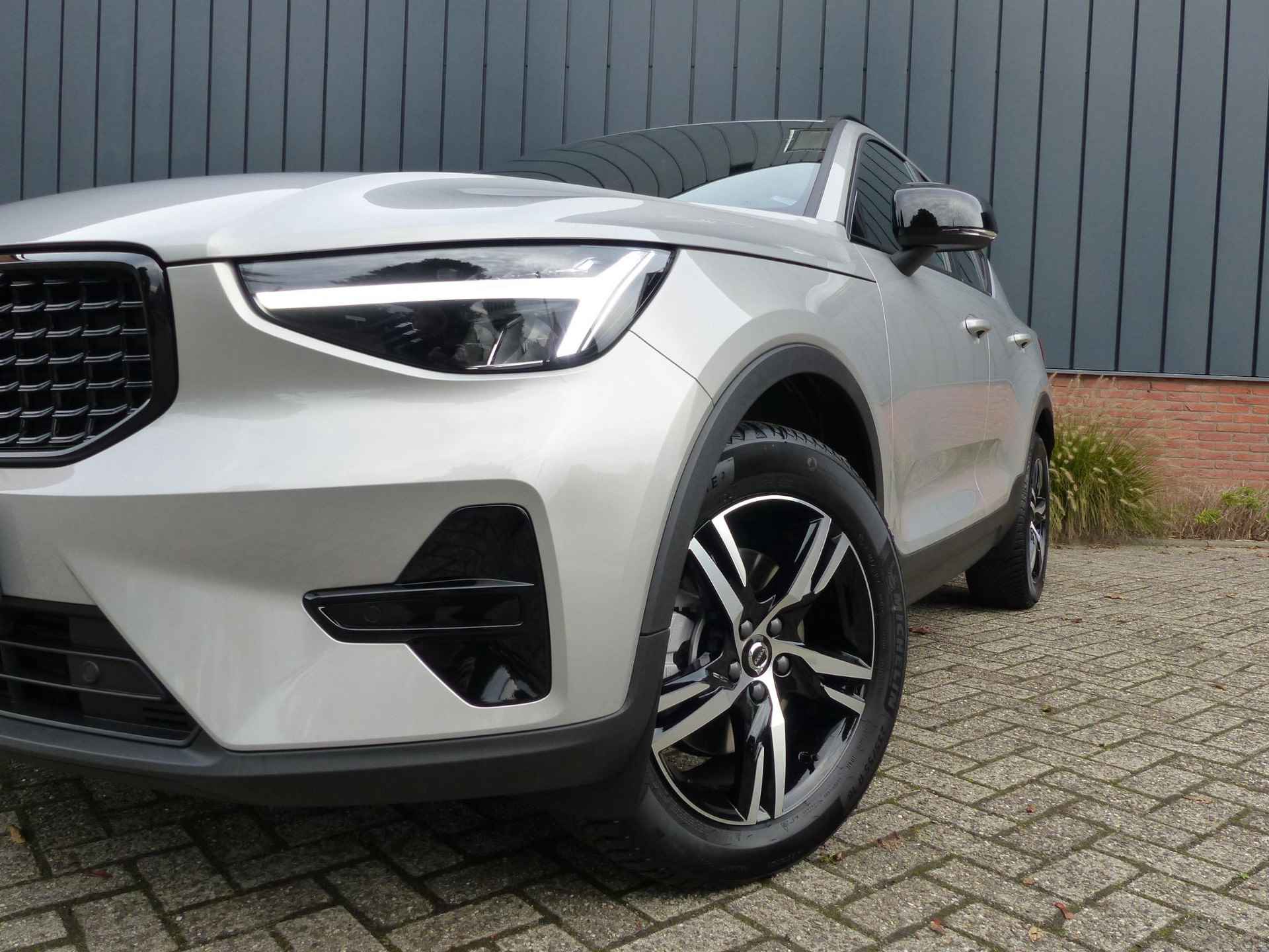 Volvo XC40 B4 Plus Dark - 5/35