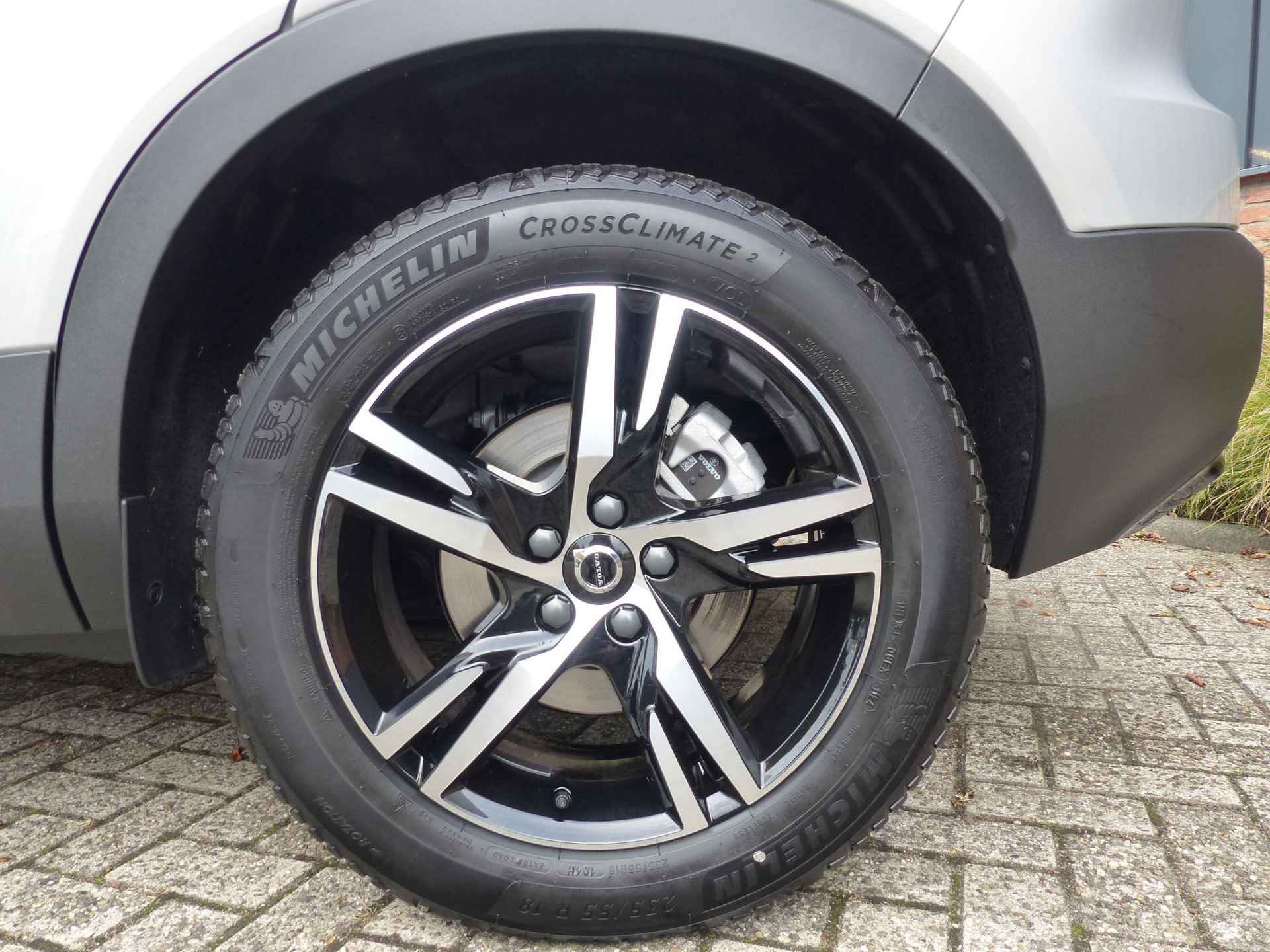 Volvo XC40 B4 Plus Dark - 28/35