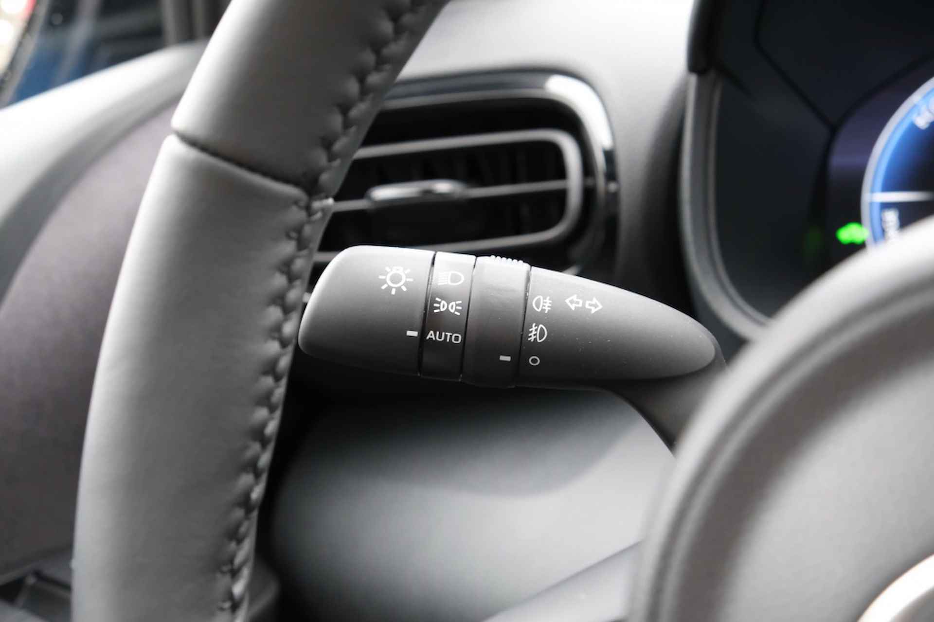 Toyota Yaris 1.5 Hybrid 130PK Automaat Launch Edition| Apple Carplay, Android - 17/40