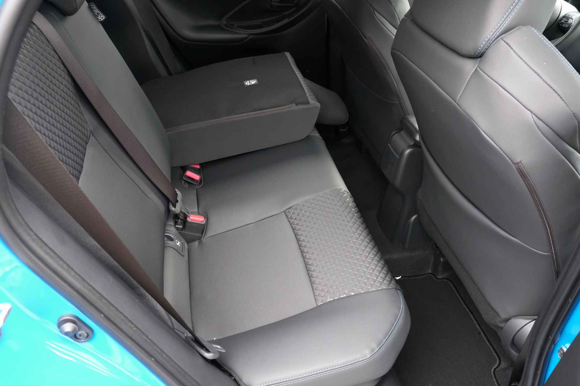 Toyota Yaris 1.5 Hybrid 130PK Automaat Launch Edition| Apple Carplay, Android - 35/40