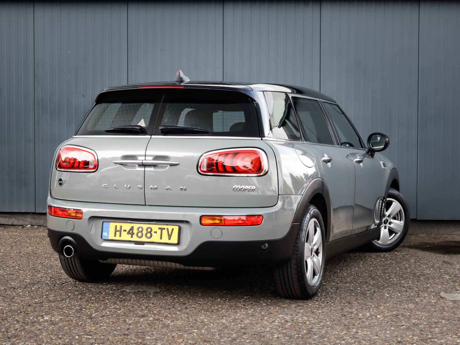 MINI Clubman 1.5 Cooper Business Edition (136 PK) 2e-Eig, Keurig-Onderh, 12-Mnd-BOVAG, NL-Auto, Alarm-Klasse-3, Airco, Navigatie, Cruisecontrol, Licht-Zicht-Pakket, Parkeersensoren-V+A, Bluetooth, Lm-Velgen-17Inch, Privacy-Glas - 4/36