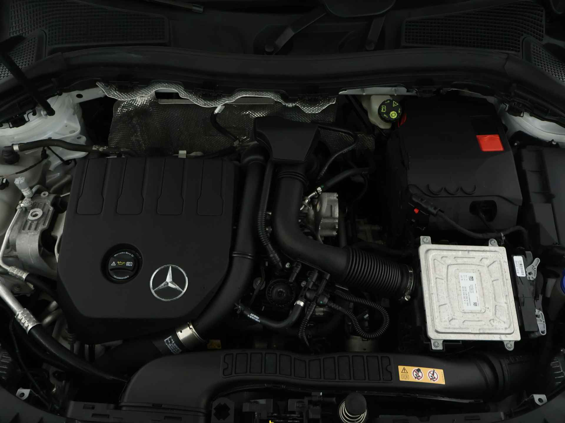 Mercedes-Benz B-Klasse 180 Business Solution AMG | Panoramadak | Navigatie | Stoelverwarming | Parkeersensoren | Camera | Inclusief 24 maanden MB Certified garantie voor Europa. - 41/44