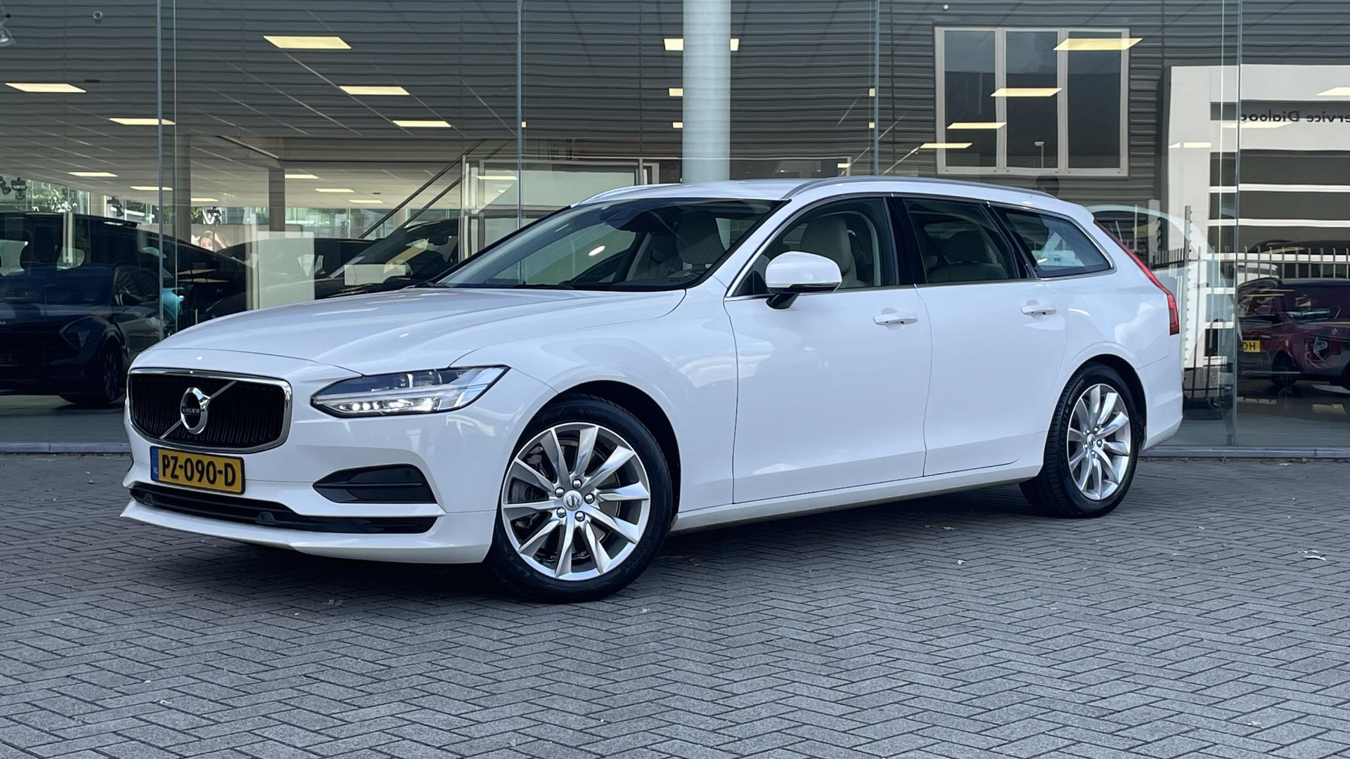 Volvo V90 2.0 T5 90th Anniversary Edition NAV | CAMERA | ECC | LEDER | BLINDSPOT | AD. CRUISE | CARPLAY