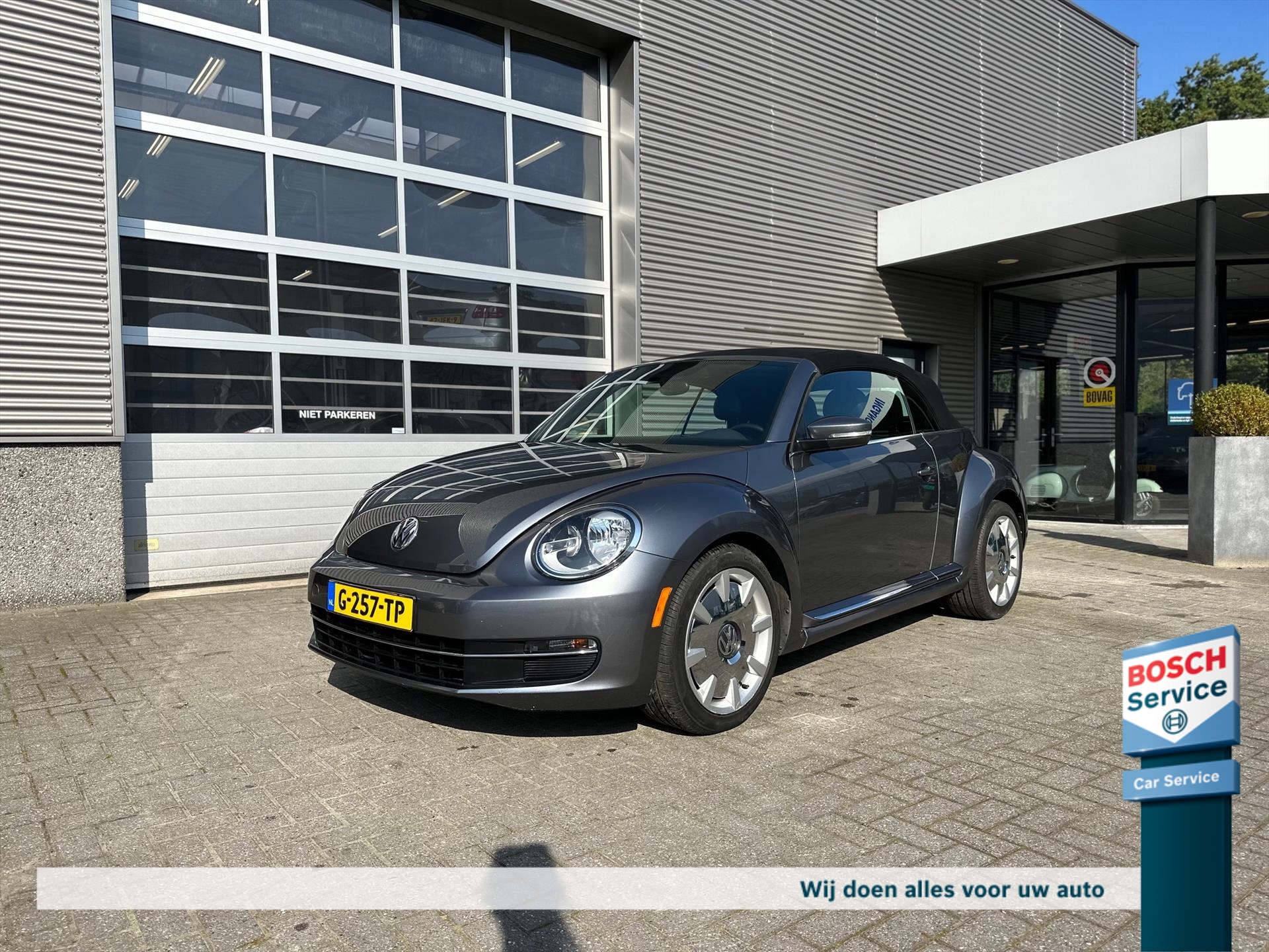 Volkswagen Beetle Cabrio 2.5  5 cilinder ! fender sound, zeer exclusief !! bij viaBOVAG.nl