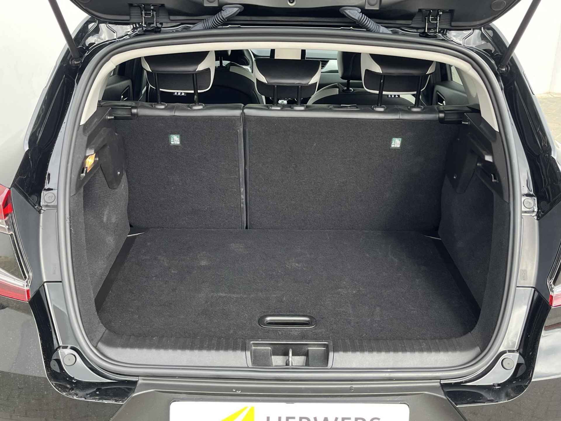 Renault Captur 1.0 TCe 100 Bi-Fuel LPG G3 Intens / 1200KG Trekgewicht / 9,3"Navigatie / Achteruitrijcamera / Climate Control / 18"Lichtmetalen Velgen - 50/53