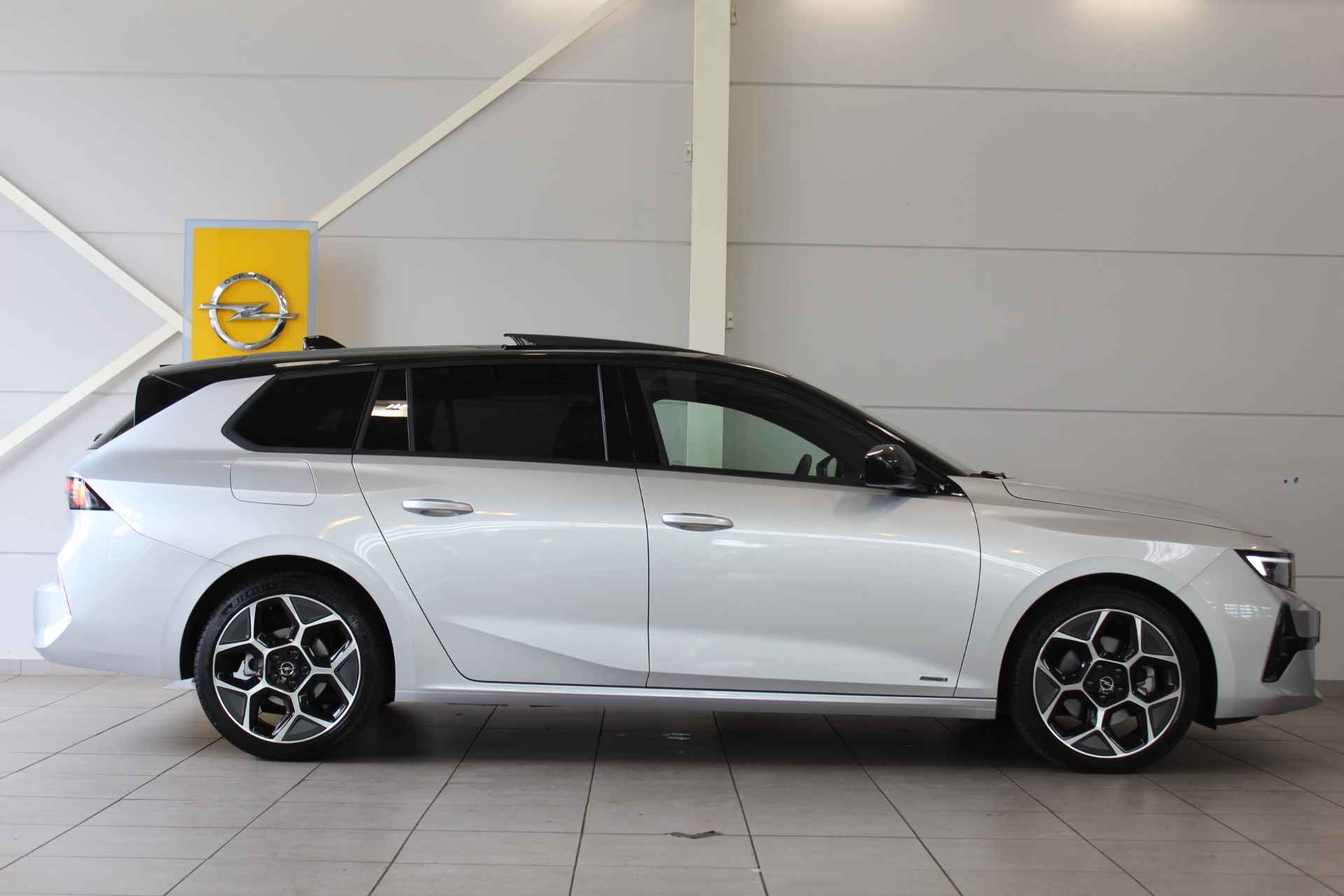 Opel Astra Sports Tourer 1.2 Level 4 Ultimate | Stoel & Stuurverwarming | AGR- Stoelen | Panoramadak | Trekhaak - 13/28