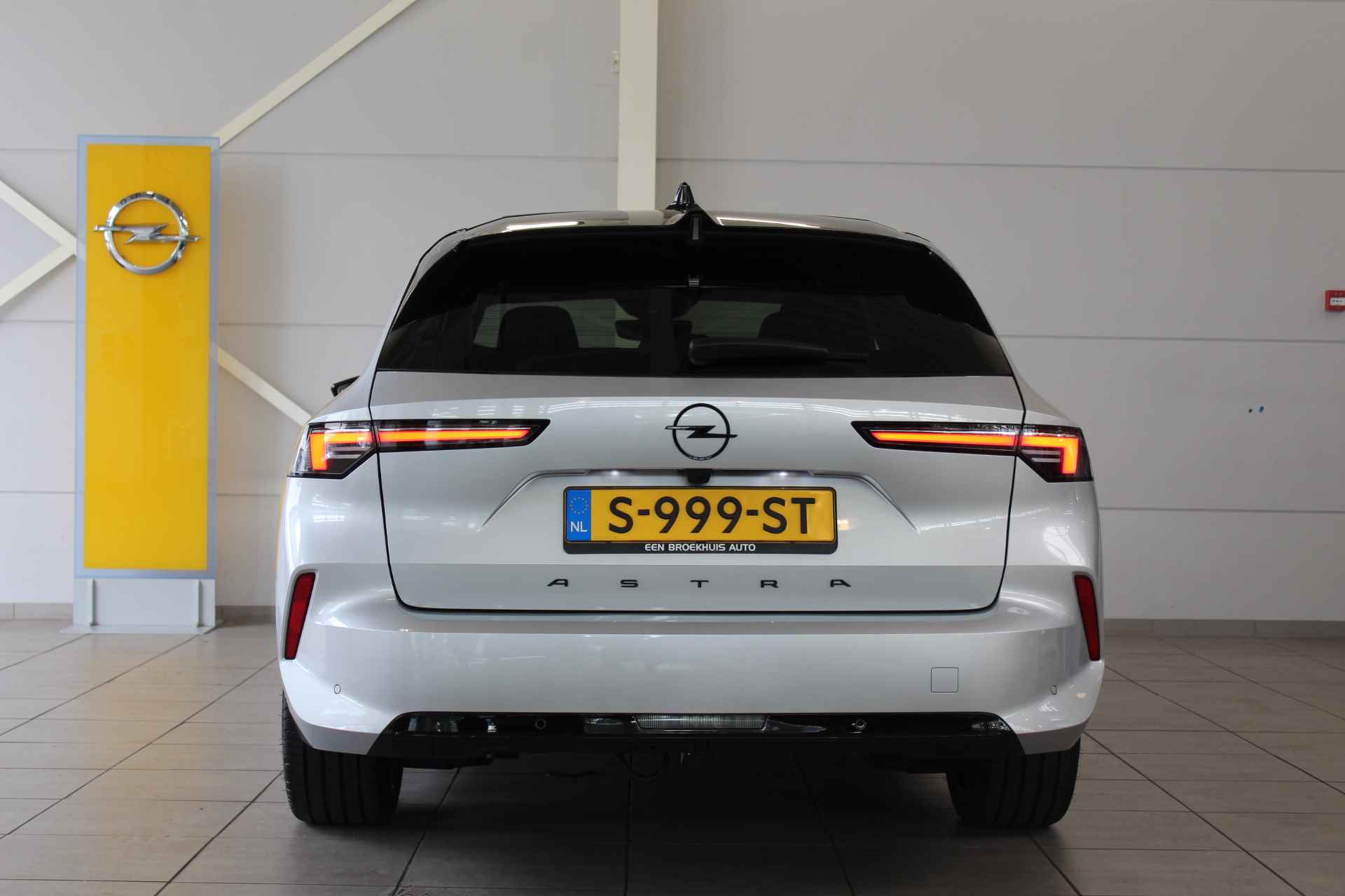 Opel Astra Sports Tourer 1.2 Level 4 Ultimate | Stoel & Stuurverwarming | AGR- Stoelen | Panoramadak | Trekhaak - 14/28